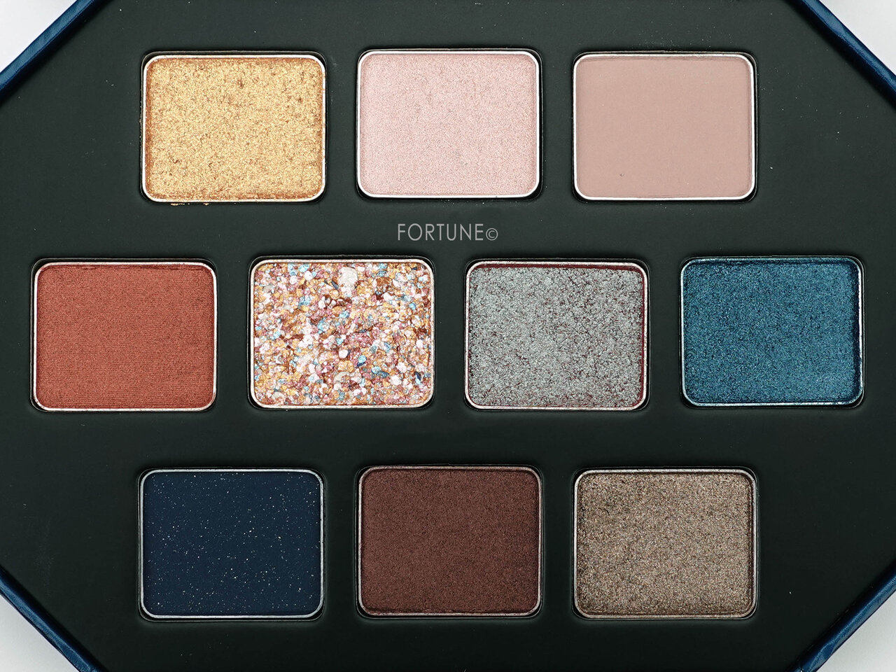 画像：shu uemura（シュウ ウエムラ）ONE PIECE（ワンピース）クリスマスコフレ第1弾「ウォンテッド トレジャーボックス アイパレット グランドライン/サウザンド・サニー」