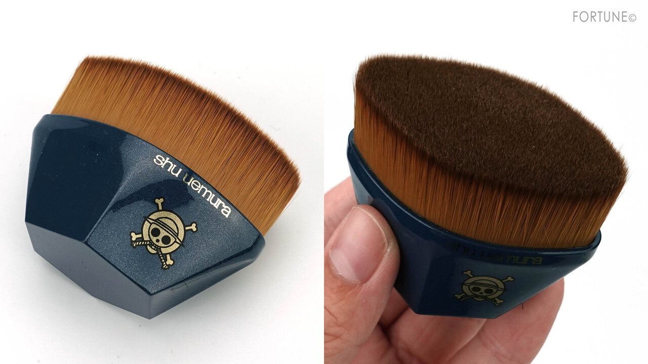画像：shu uemura（シュウ ウエムラ）ONE PIECE（ワンピース）クリスマスコフレ第2弾「ペタル 55 ファンデーション ブラシ」