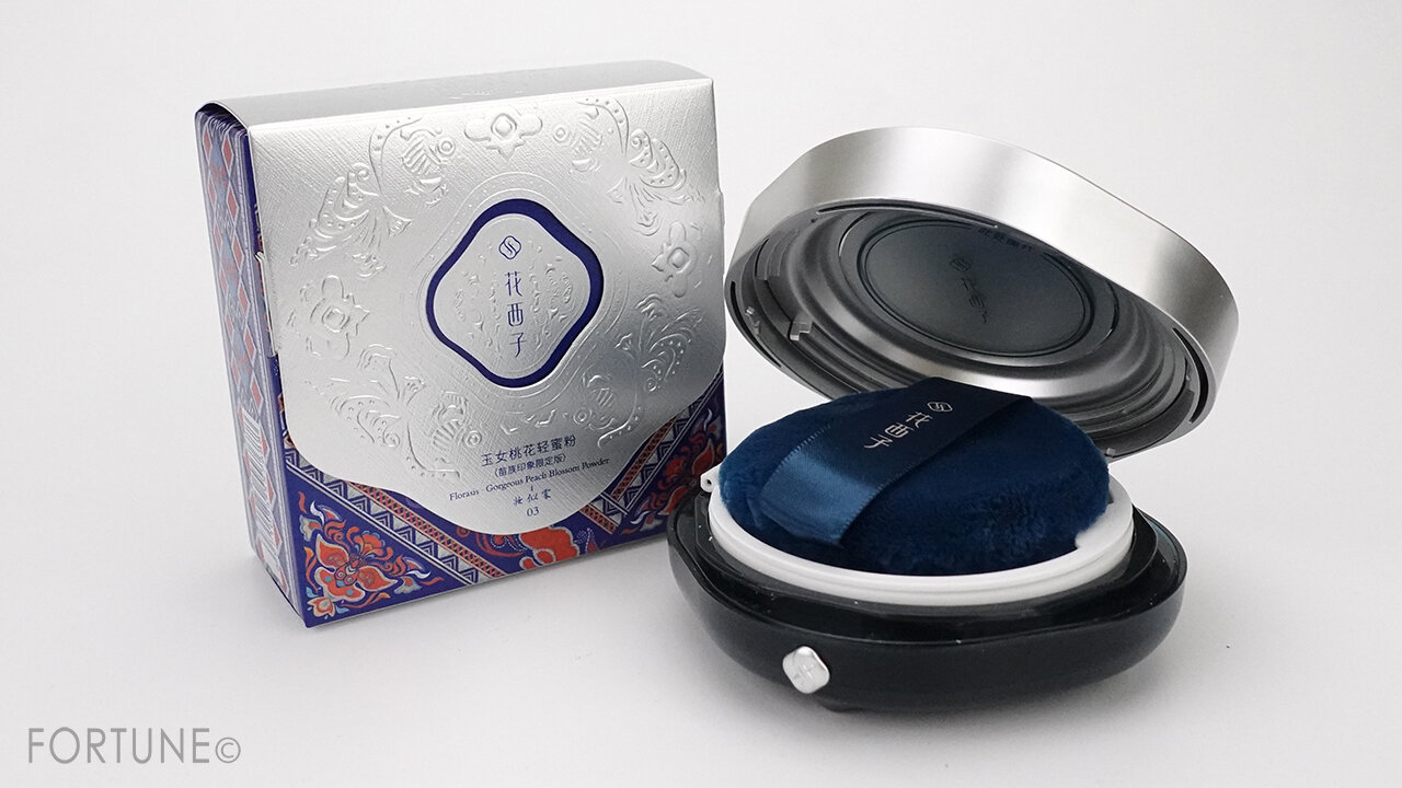 《花西子》苗族印象・限定コレクション5点セット花西子　玉女桃花・フェイスパウダー（おしろいタイプ）（苗族印象・オーダーメードタイプ）／03　粧似霧