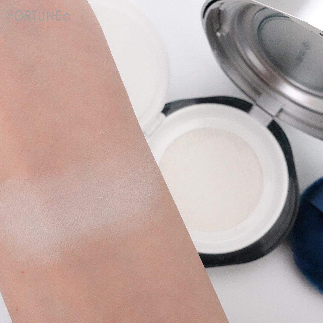 花西子　玉女桃花・フェイスパウダー（おしろいタイプ）（苗族印象・オーダーメードタイプ）／03　粧似霧