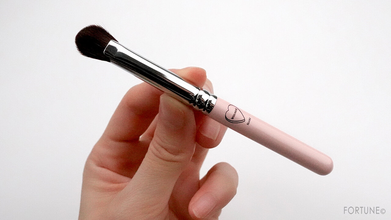 WHOMEE（フーミー） 2020年冬 新作コスメ 『make brush brow KUMANO（アイブロウブラシ 扇型 熊野筆）』