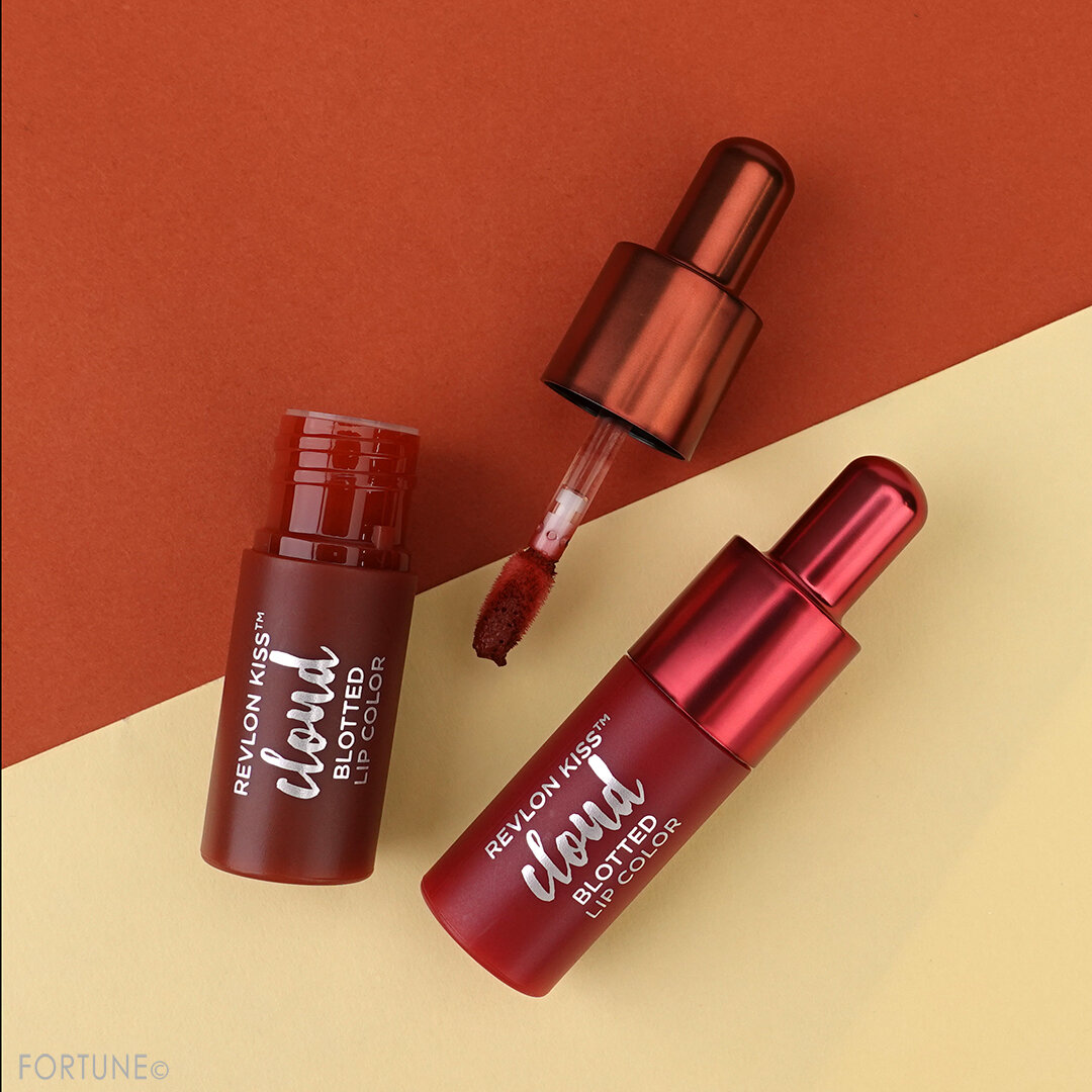 REVLON(レブロン) 2020年秋冬新色 新作コスメ『レブロン キス クラウド ブロッテッド リップ カラー』012 チョコレート スフレ/016 ベリー ソフト　スウォッチ・使用レポ・レビュー