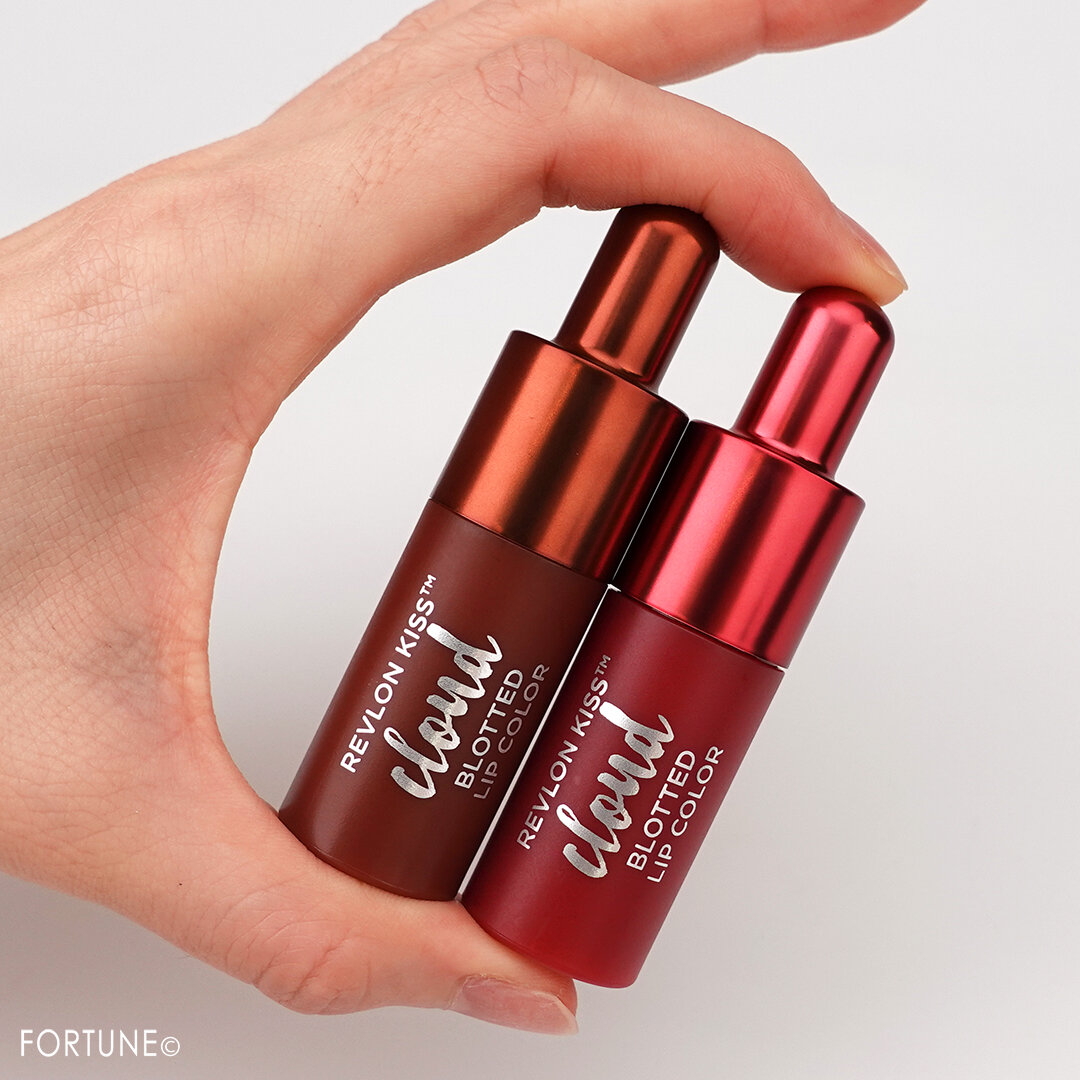 REVLON(レブロン) 2020年秋冬新色 新作コスメ『レブロン キス クラウド ブロッテッド リップ カラー』012 チョコレート スフレ/016 ベリー ソフト　スウォッチ・使用レポ・レビュー