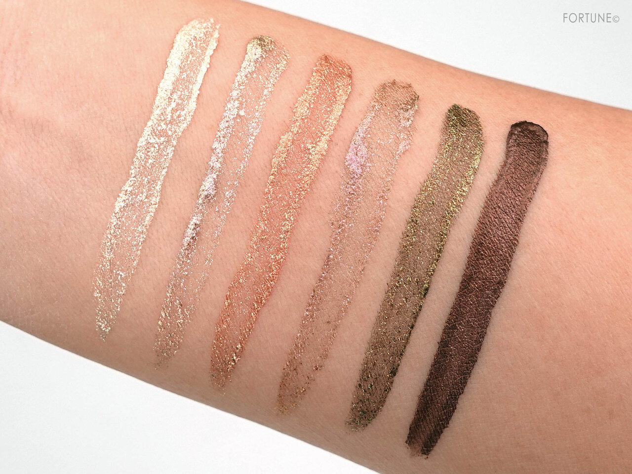 ADDICTION(アディクション) 2020年秋冬 新作コスメ「アディクション ザ リキッド アイシャドウ ウルトラスパークル」レビュー・使用レポ・全色スウォッチ