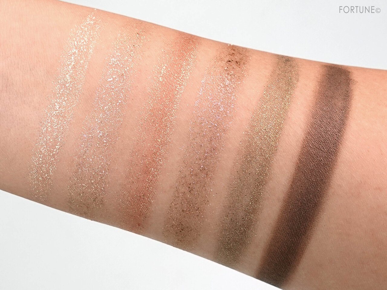 ADDICTION(アディクション) 2020年秋冬 新作コスメ「アディクション ザ リキッド アイシャドウ ウルトラスパークル」レビュー・使用レポ・全色スウォッチ