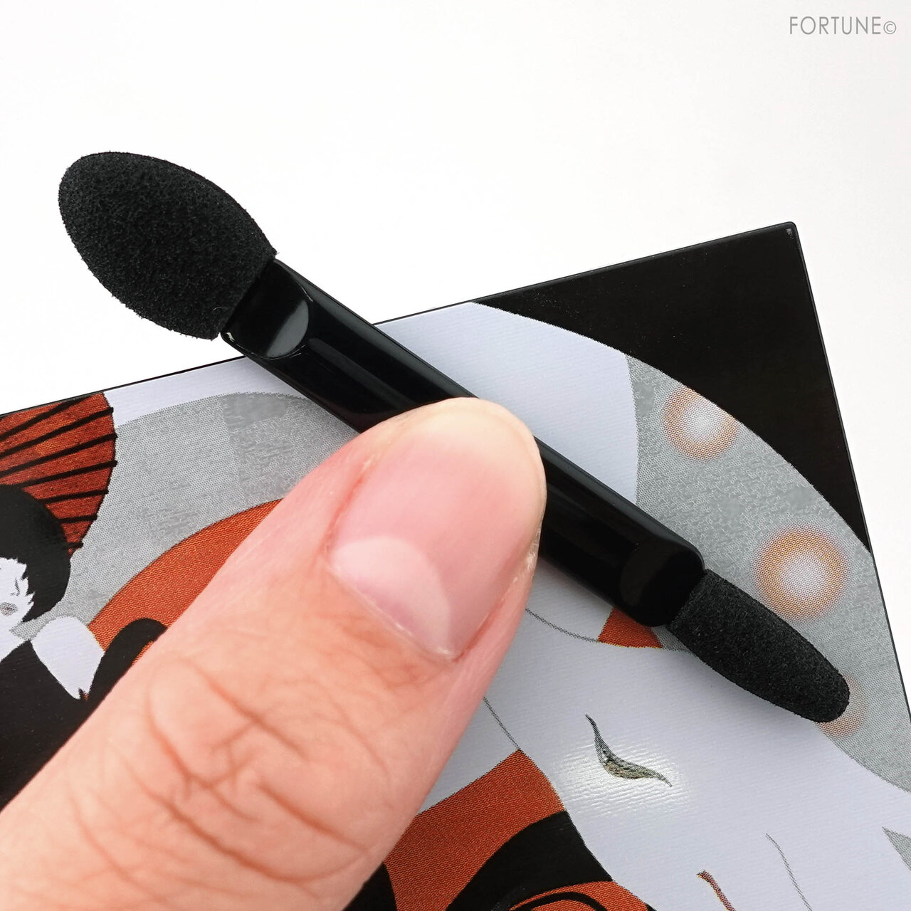 KATE(ケイト) 2020秋冬 新作コスメ 限定シリーズ「東京ヲトギバナシ」ケイト トーンディメンショナルパレット(Ｔ)　スウォッチ・使用レポ・レビュー