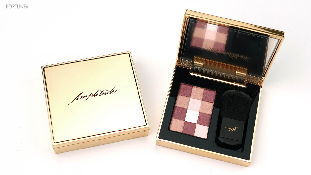 Amplitude(アンプリチュード) 2021春新作コスメ スプリングコレクション「スモーキーシーク フォーチークス」レビュー・使用レポ・スウォッチ