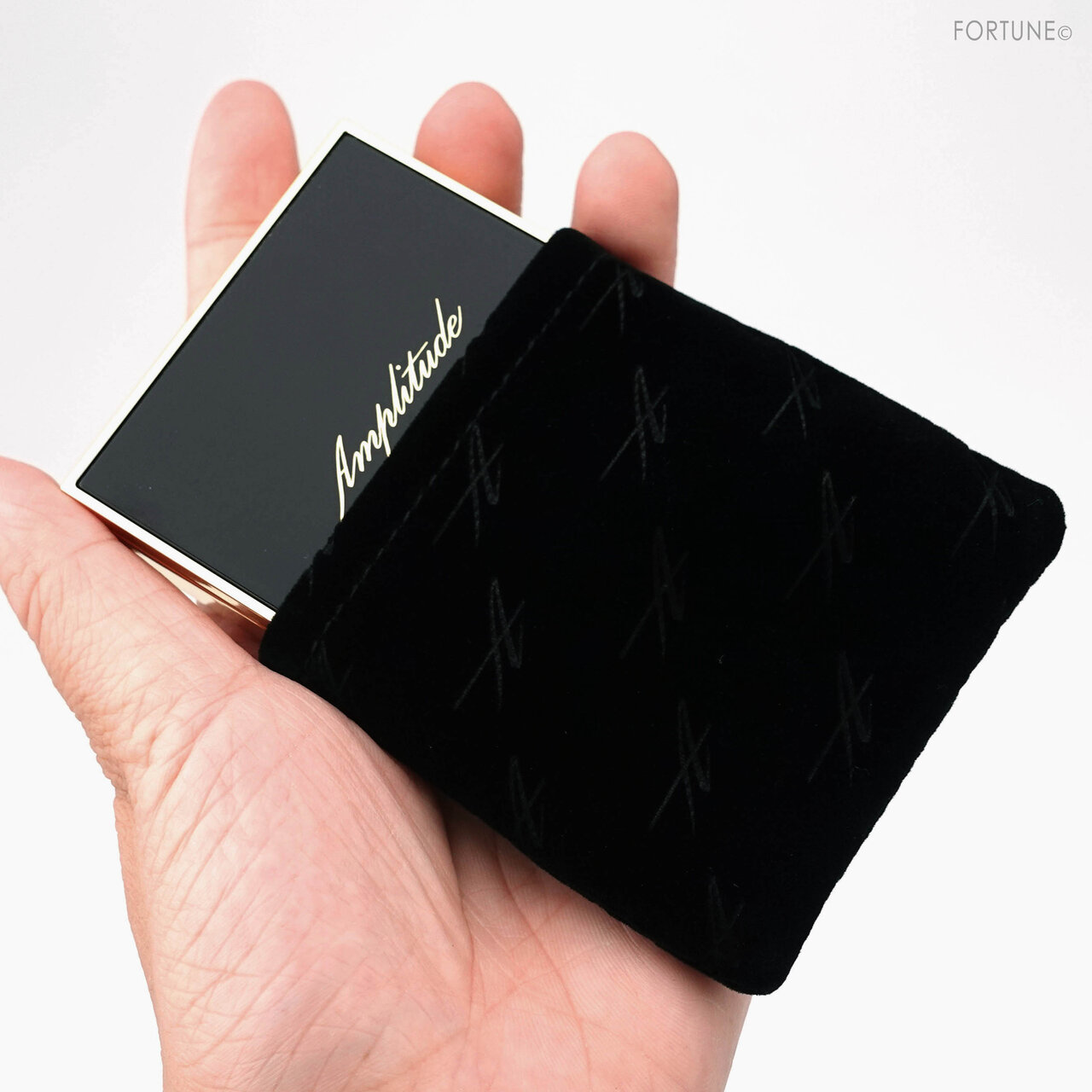 Amplitude(アンプリチュード) 2021春新作コスメ スプリングコレクション「スモーキーシーク フォーアイズ」レビュー・使用レポ・スウォッチ