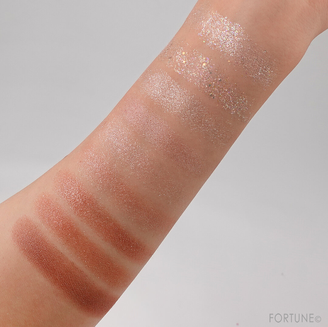 韓国コスメ dasique(デイジーク) 2020年ホリデーコレクション/クリスマスコフレ/新作コスメ『デイジークシャドウパレット』06 スノーブロッサム　使用レポ・レビュー・スウォッチ