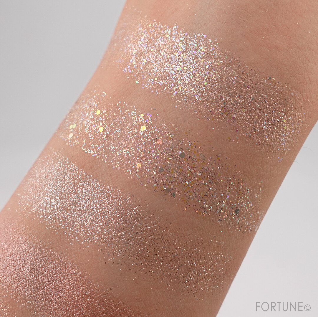 韓国コスメ dasique(デイジーク) 2020年ホリデーコレクション/クリスマスコフレ/新作コスメ『デイジークシャドウパレット』06 スノーブロッサム　使用レポ・レビュー・スウォッチ上段