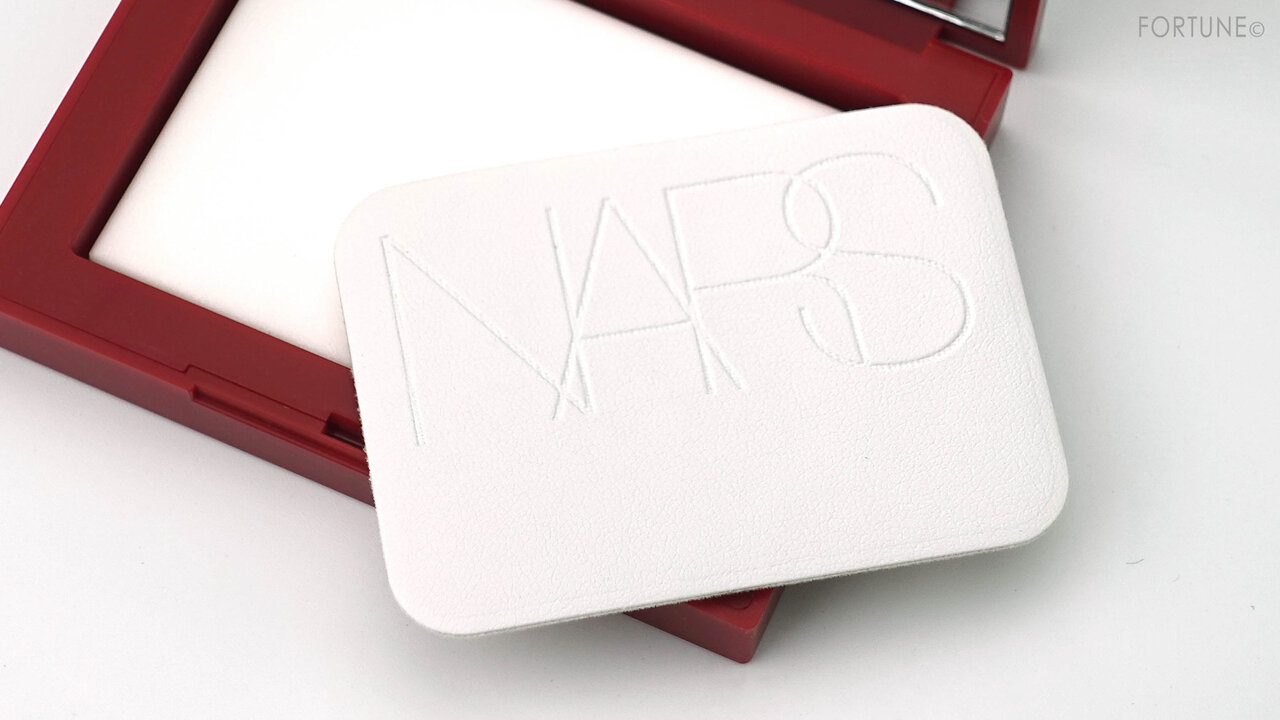 NARS(ナーズ) 2021新作コスメ ニューイヤーコレクション「ライトリフレクティングセッティングパウダー プレスト N 00359」レビュー・スウォッチ・使用レポ