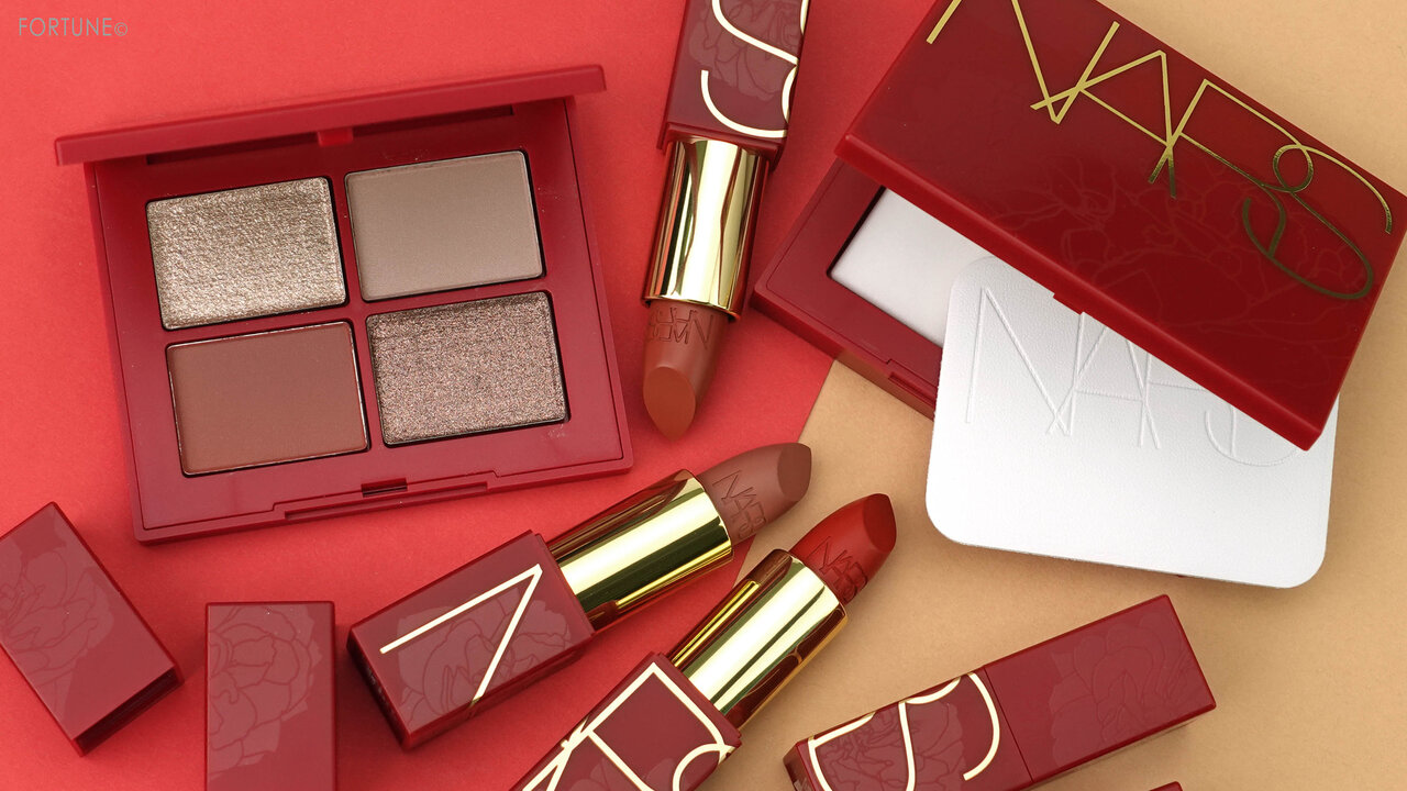 NARS(ナーズ) 2021新作コスメ ニューイヤーコレクション「リップスティック」「クワッドアイシャドー 00199」「ライトリフレクティングセッティングパウダー プレスト N 00359」レビュー・スウォッチ・使用レポ