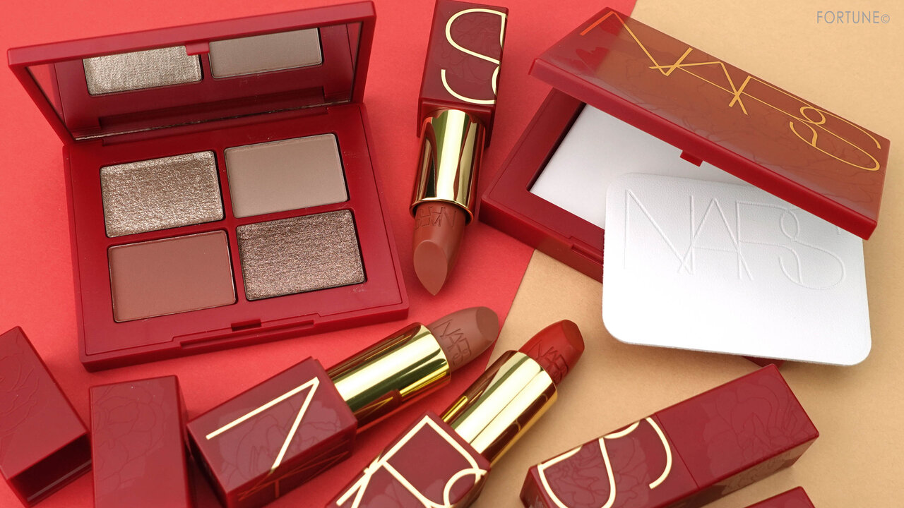 NARS(ナーズ) 2021新作コスメ ニューイヤーコレクション「リップスティック」「クワッドアイシャドー 00199」「ライトリフレクティングセッティングパウダー プレスト N 00359」レビュー・スウォッチ・使用レポ