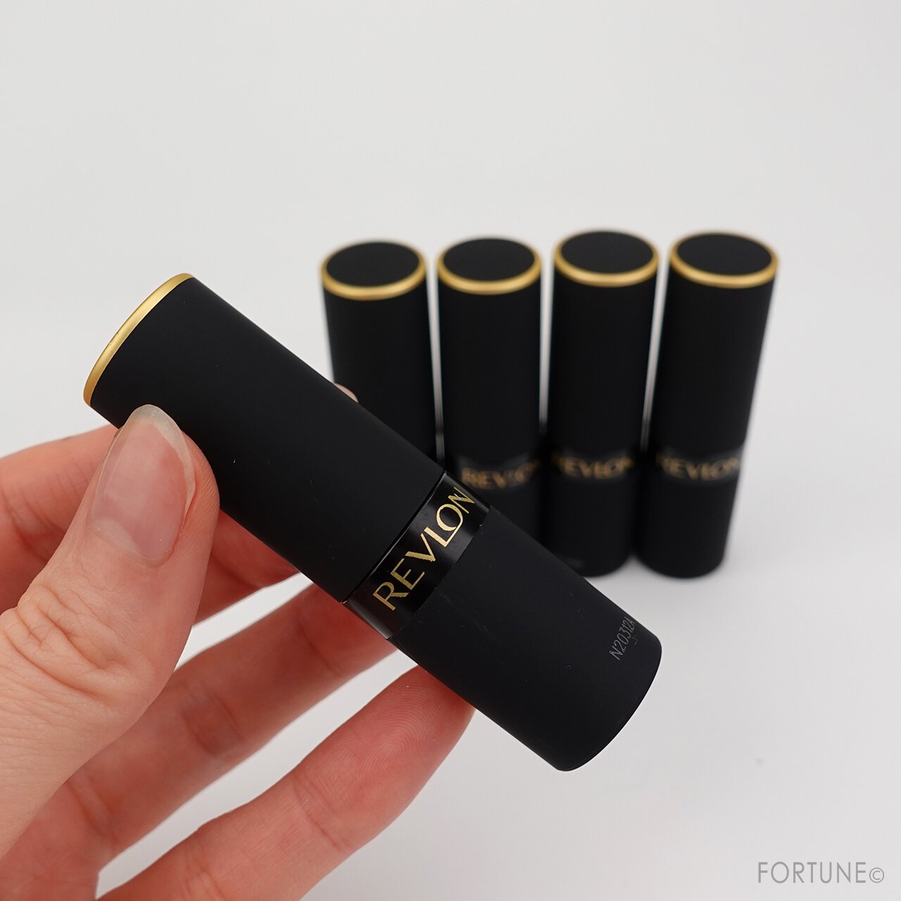 REVLON(レブロン) 2020冬新作コスメ『レブロン スーパー ラストラス ザ ラシャス マット』レビュー・全色スウォッチ・使用レポ