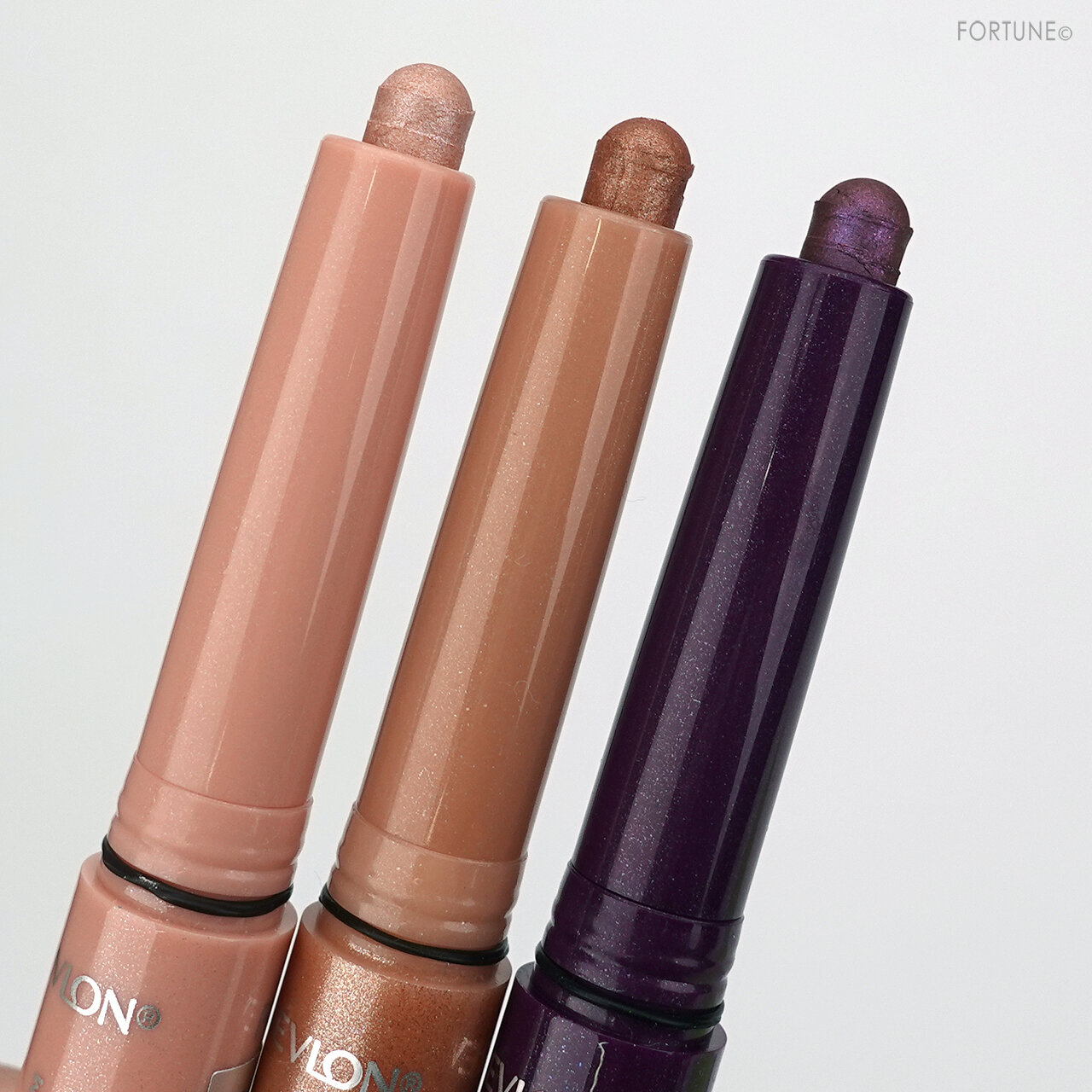 REVLON（レブロン）2020冬新作コスメ『レブロン カラーステイ グレイズ スティック』『レブロン カラーステイ ベロア スティック』