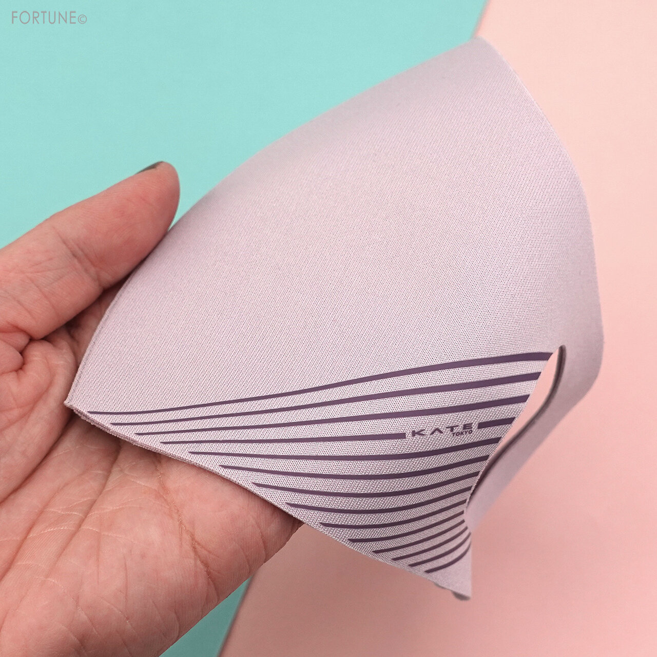 画像：KATE（ケイト）2020冬新作コスメ・プチプラコスメ・マスクメイク 小顔シルエットマスク「ケイト　マスク」