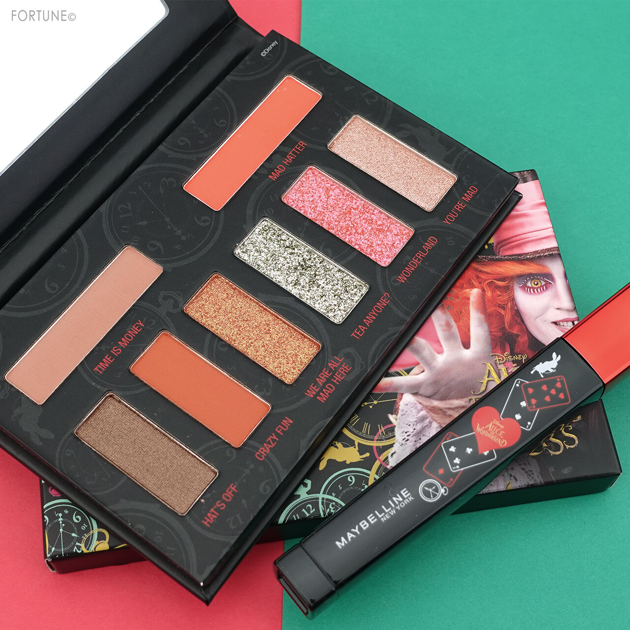 メイベリン ニューヨーク 2020新作コスメ/ディズニー映画「アリス・イン・ワンダーランド」限定コレクション　ラッシュニスタ N A01 ブラック/ポストカード アイシャドウ パレット AL-1　レビュー・スウォッチ・使用レポ