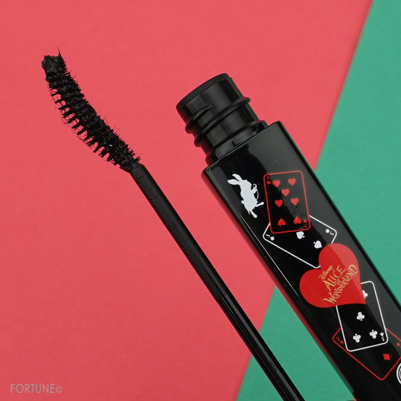 メイベリン ニューヨーク 2020新作コスメ/ディズニー映画「アリス・イン・ワンダーランド」限定コレクション　ラッシュニスタ N A01 ブラック　レビュー・スウォッチ・使用レポ