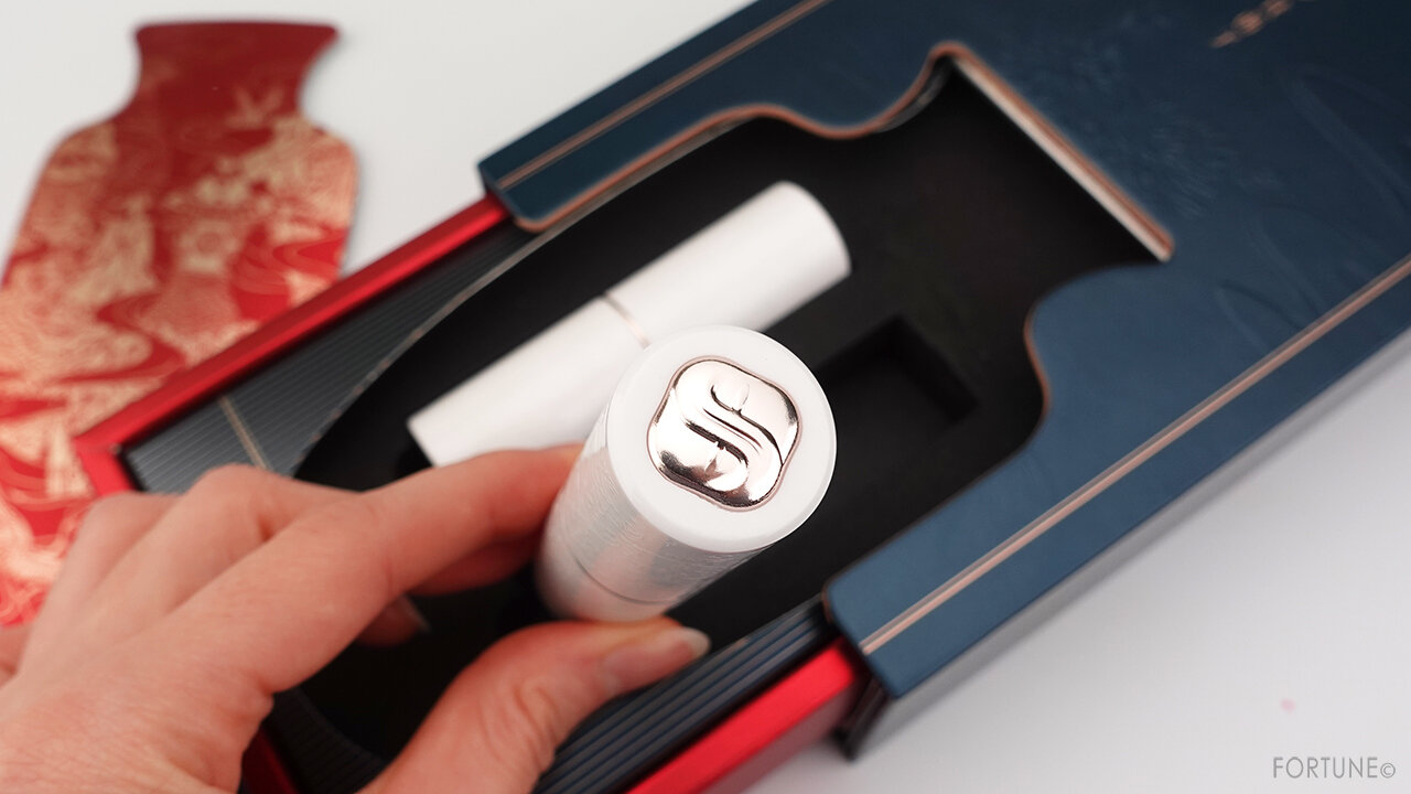 人気中国コスメブランド[花西子]雅磁知音限定ギフトボックス/ 花露玲瓏陶磁リップ