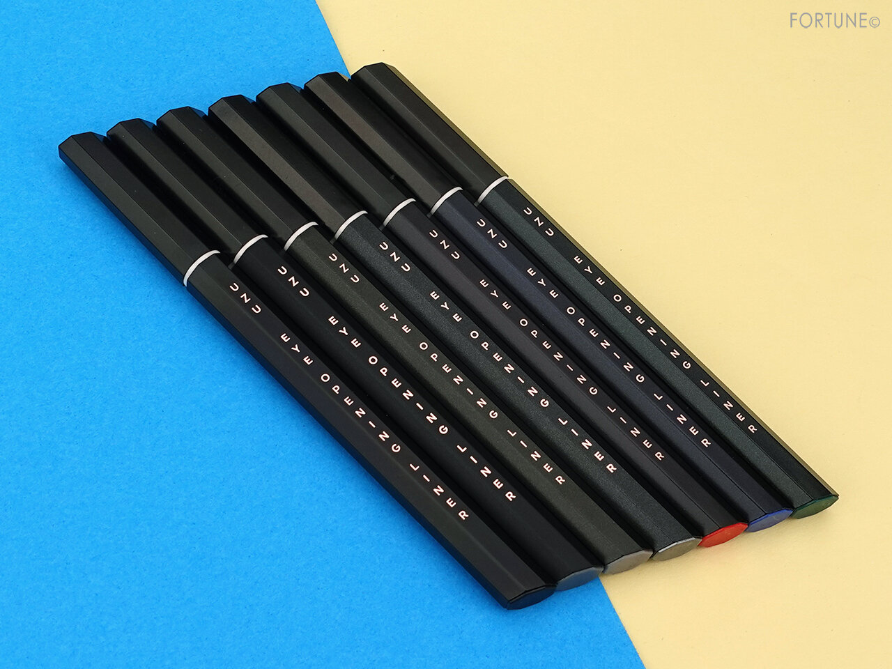 UZU(ウズ)2021新作コスメ「アイオープニングライナー セブン シェイズ オブ ブラック」