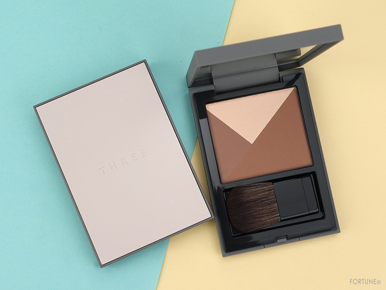 スリー 2021春新作「THREE シャドウプレイコントゥアリングパレット」