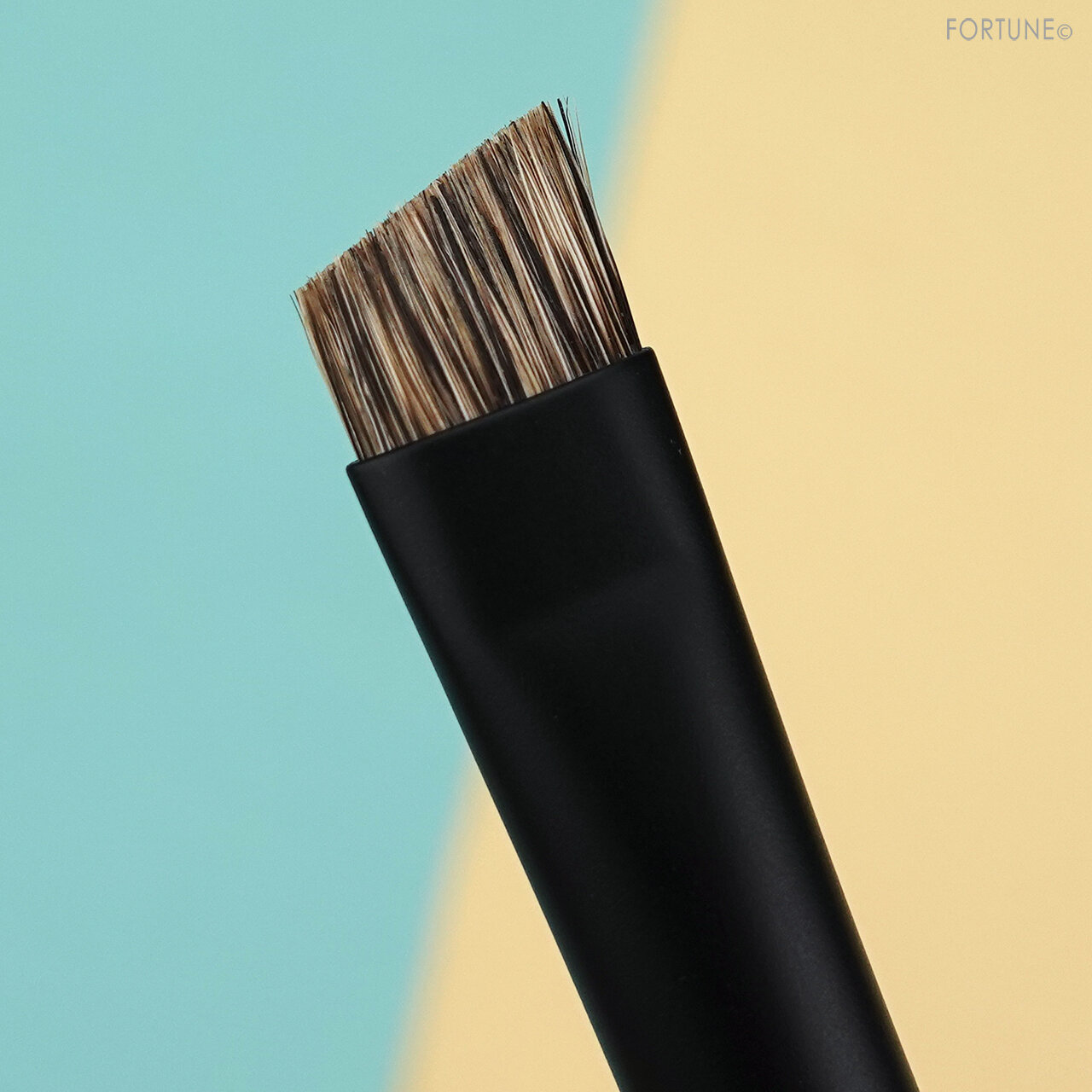 スリー 2021春新作「THREE アイブラウシェーピングブラシ」