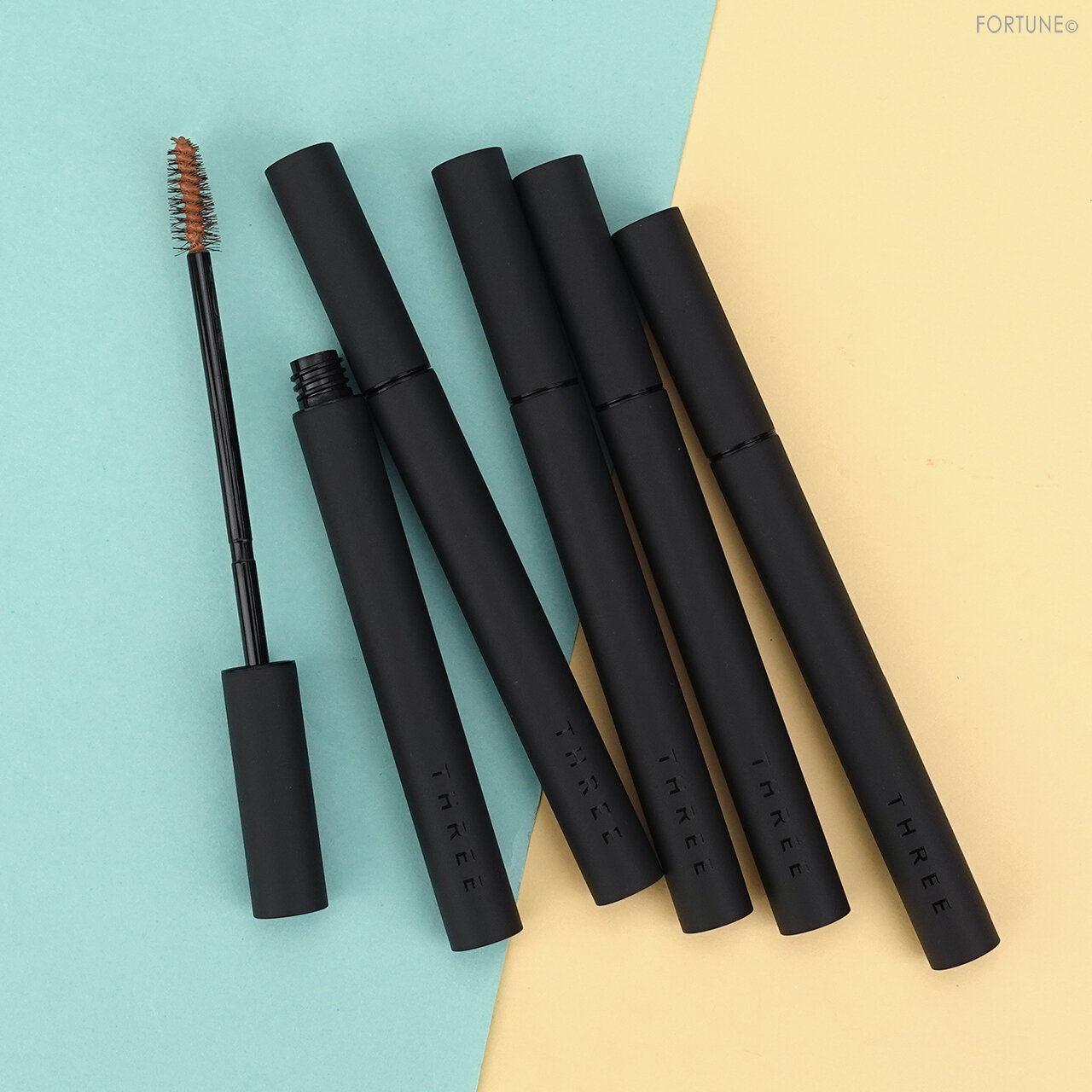 スリー 2021春新作「THREE アドバンスドアイデンティティ アイブラウマスカラ」