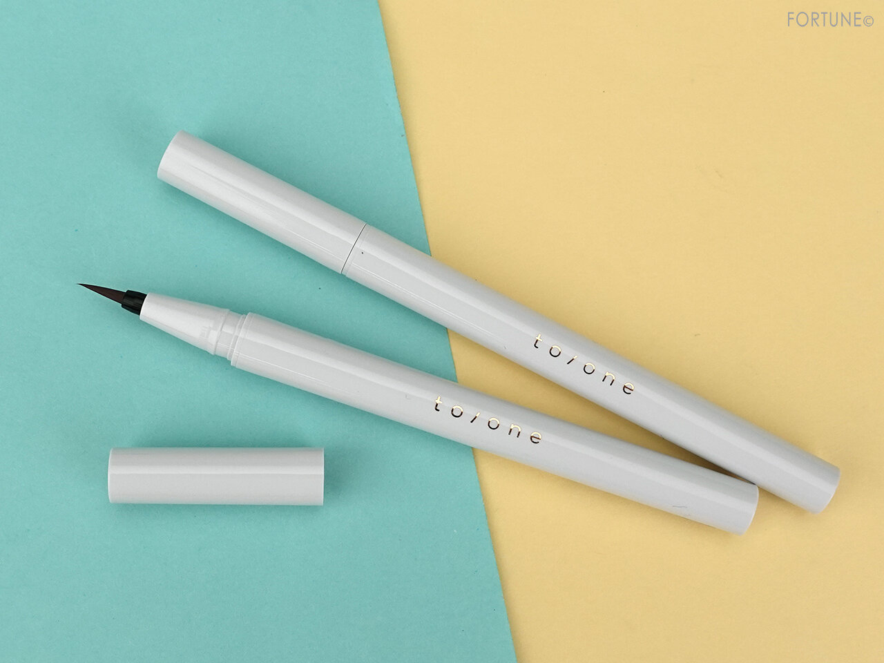 to/one「トーン リキッドアイライナー」