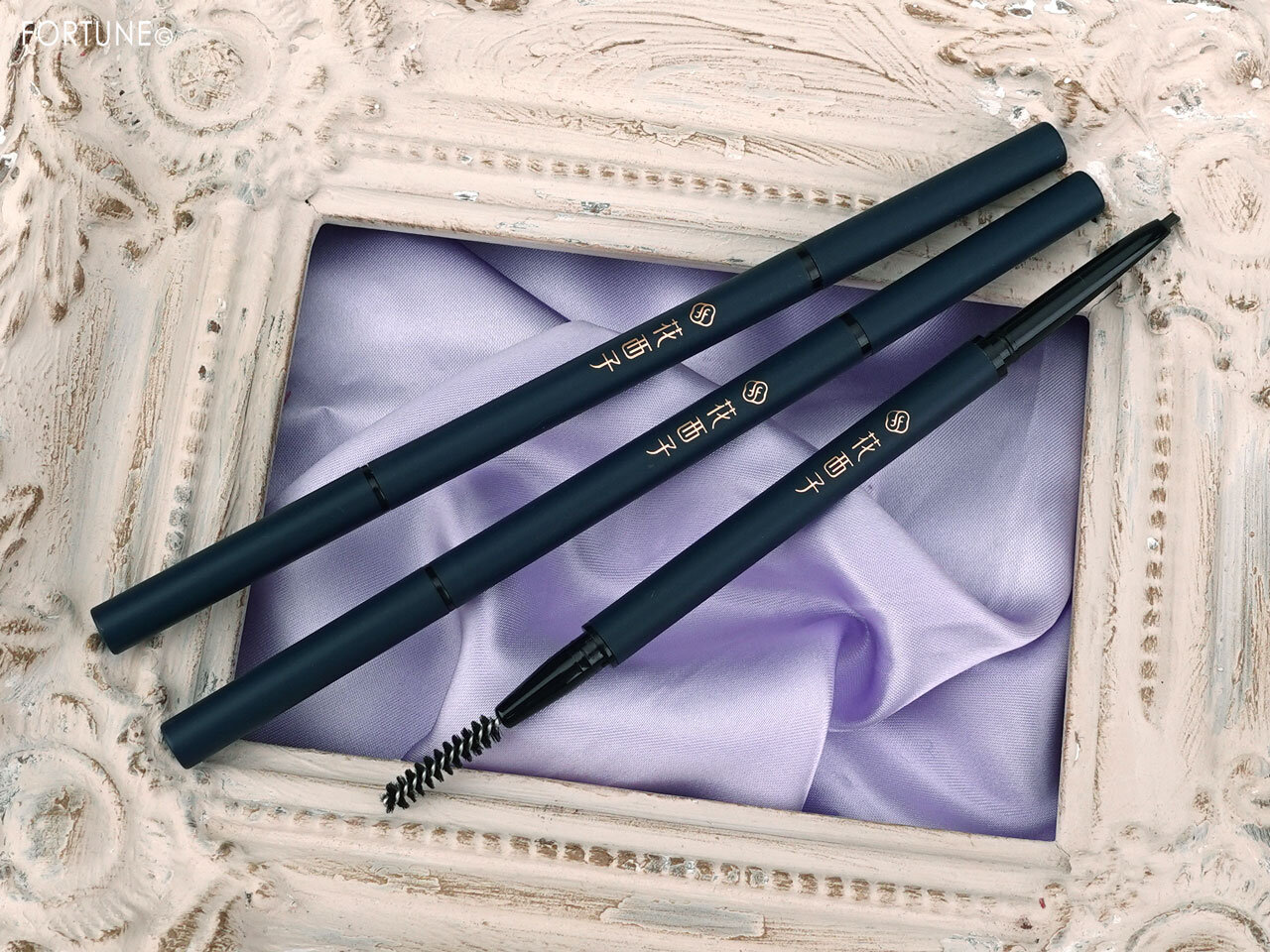 花西子（Florasis）「螺黛生花何首烏アイブローペンシル」