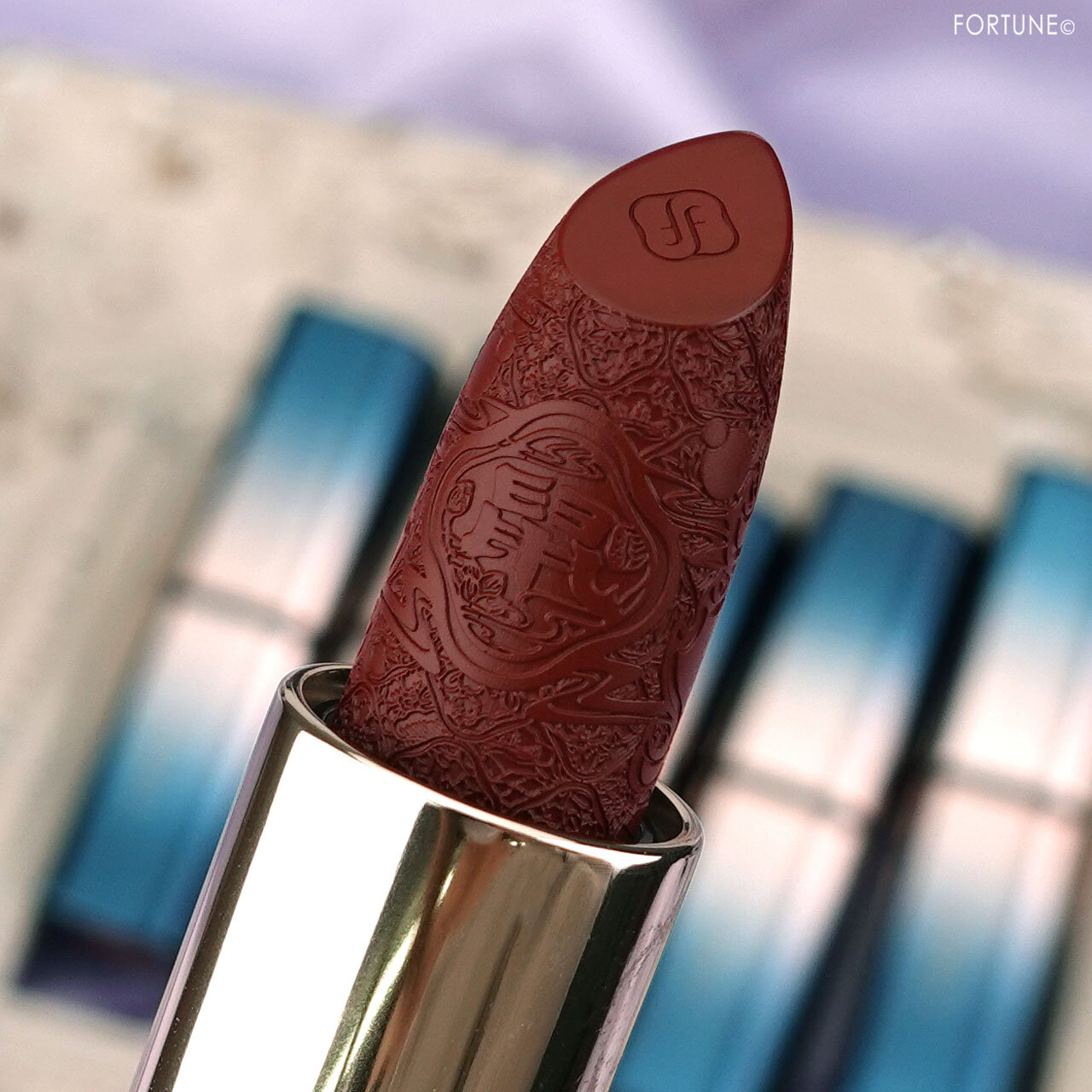 花西子（Florasis）「百花彫刻リップ」