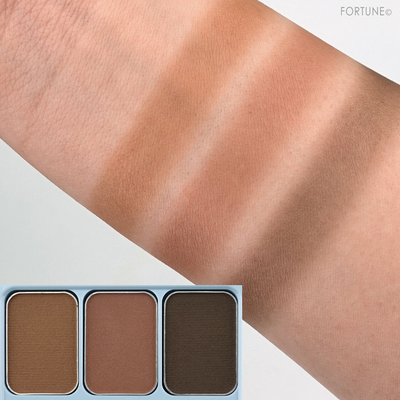 WHOMEE/フーミー アイブロウパウダー ドナルド＆デイジー