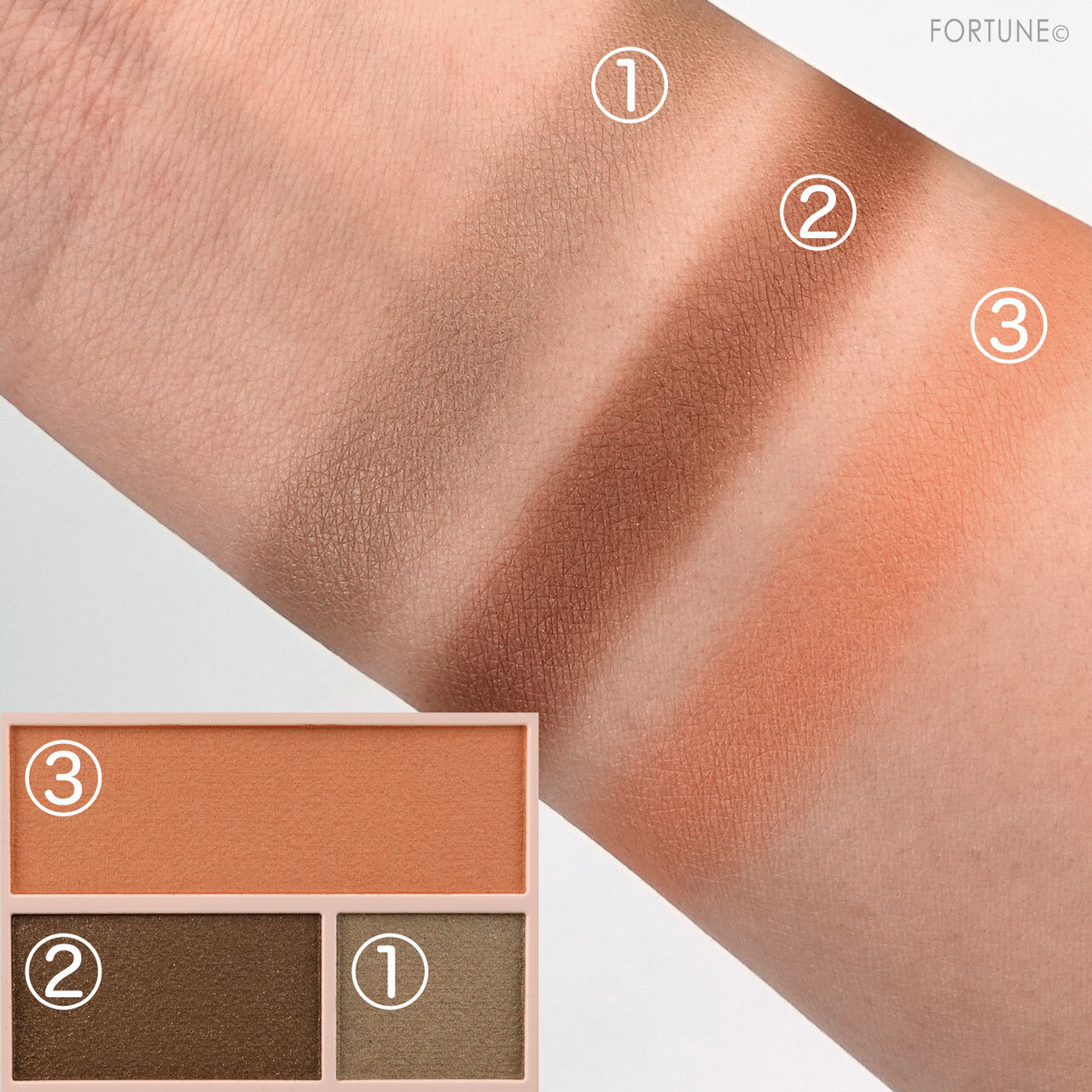 WHOMEE/フーミー アイシャドウパレット ミッキー＆ミニー