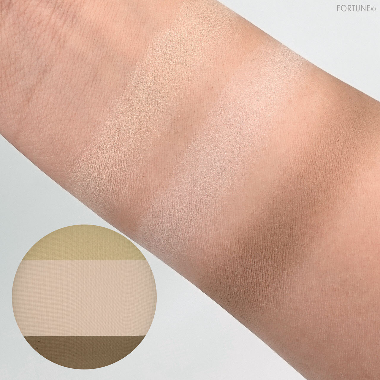 WHOMEE/フーミー おでかけUVパウダー ミッキー＆ミニー