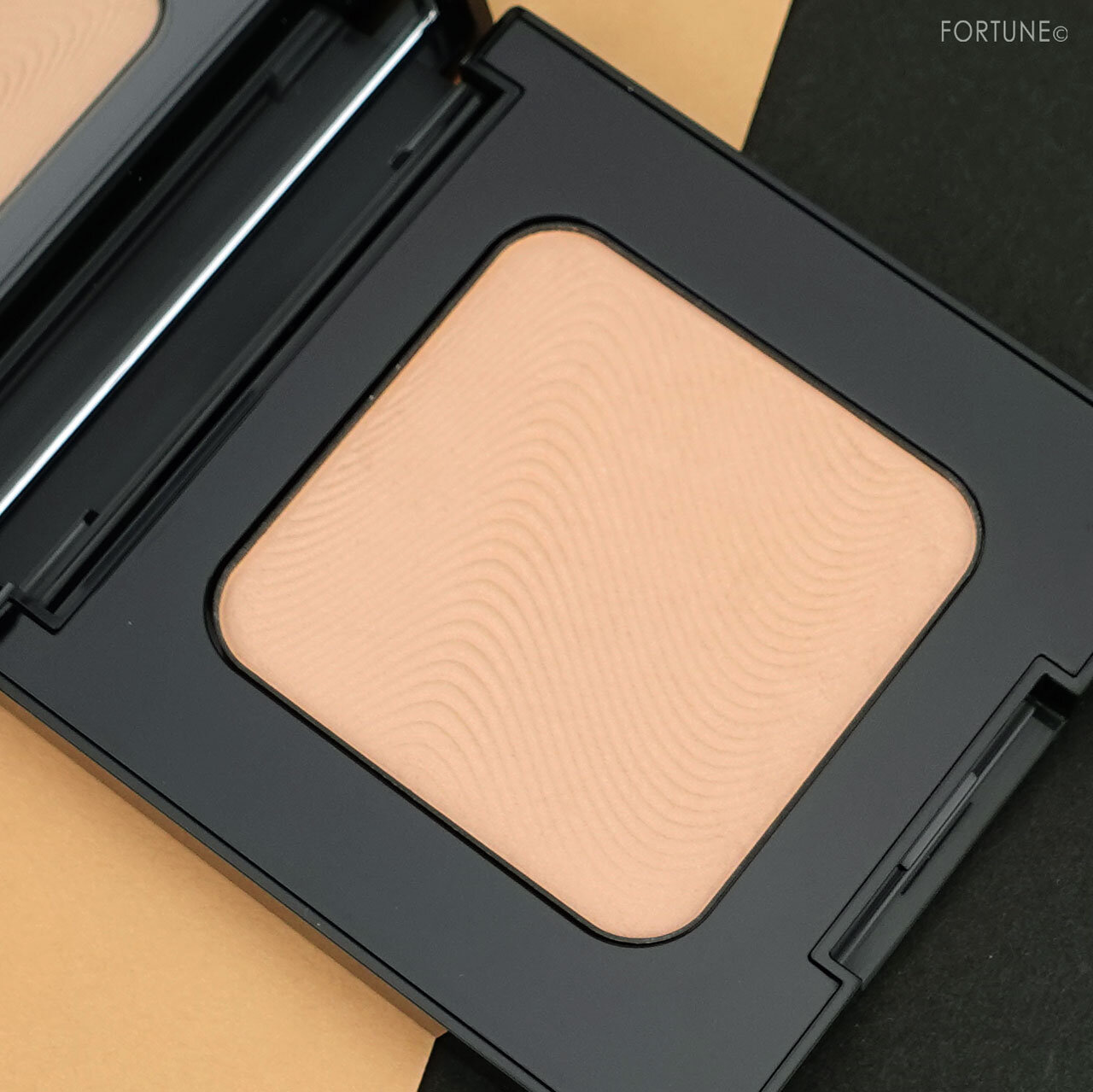 シュウ ウエムラ/shu uemura「3D フェイス シェイプ パウダー」