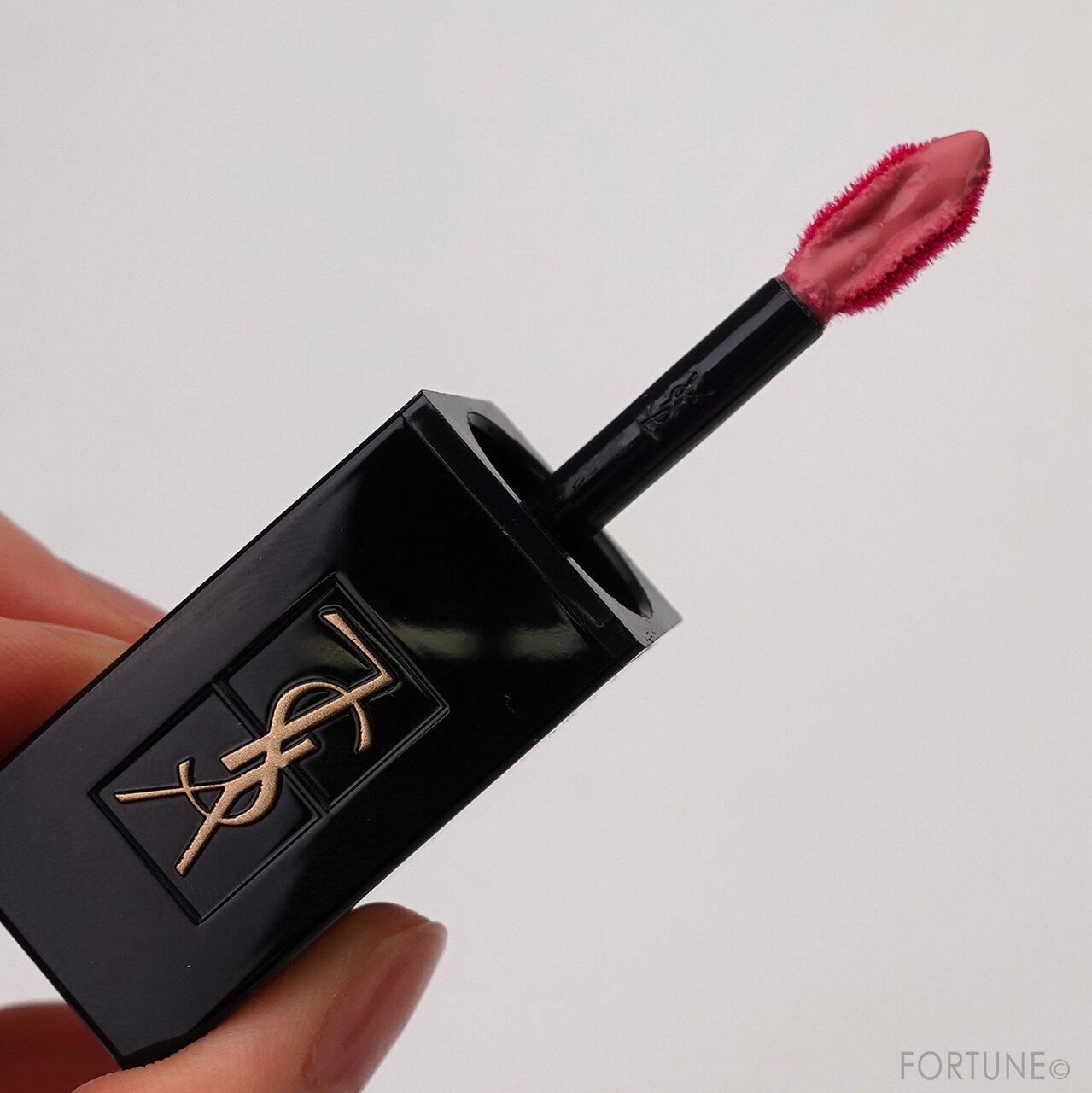 イヴ・サンローラン・ボーテ｜ルージュピュールクチュールヴェルニウォーターステイン（606）