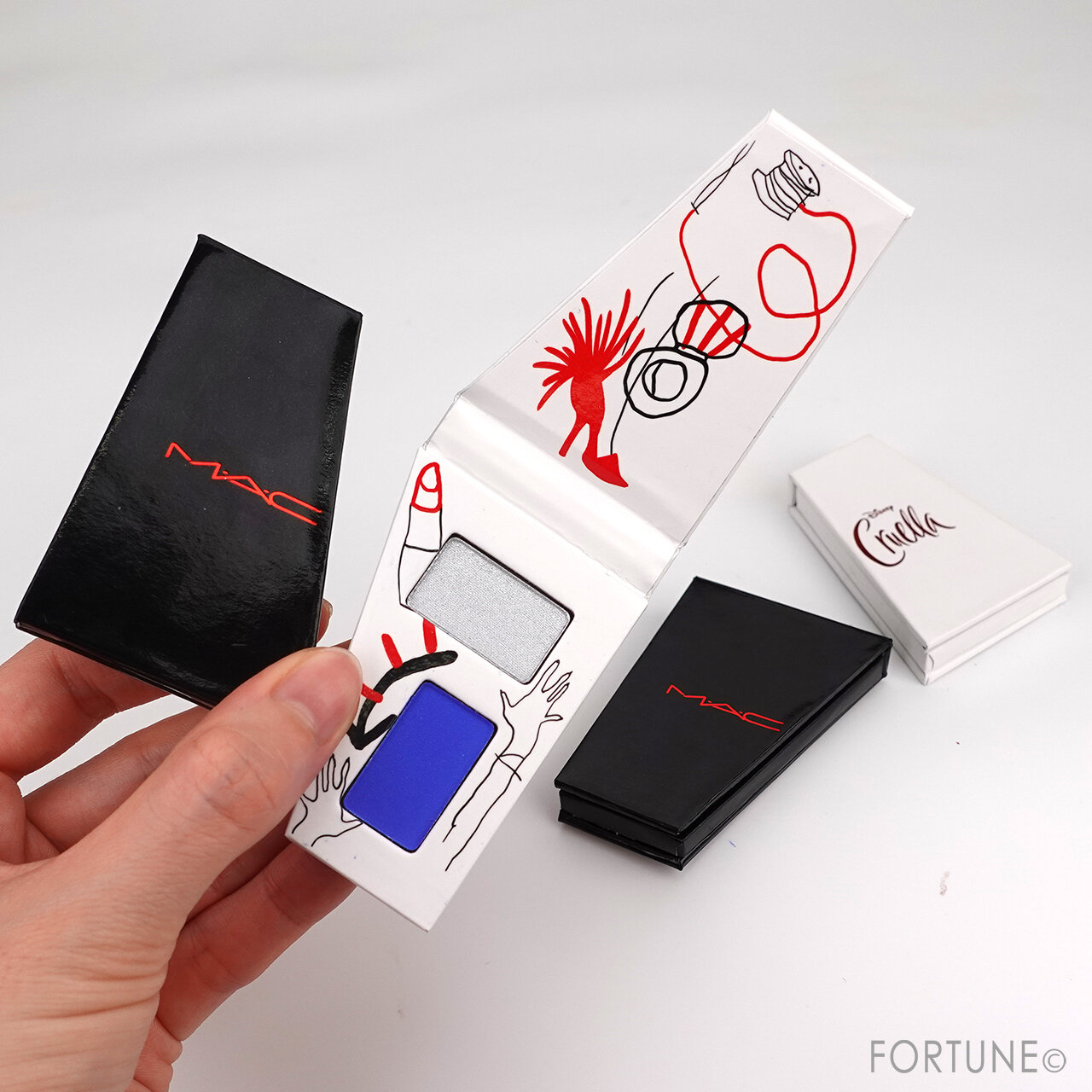 M·A·C/マック×ディズニー クルエラ「スモール アイシャドウ×8」