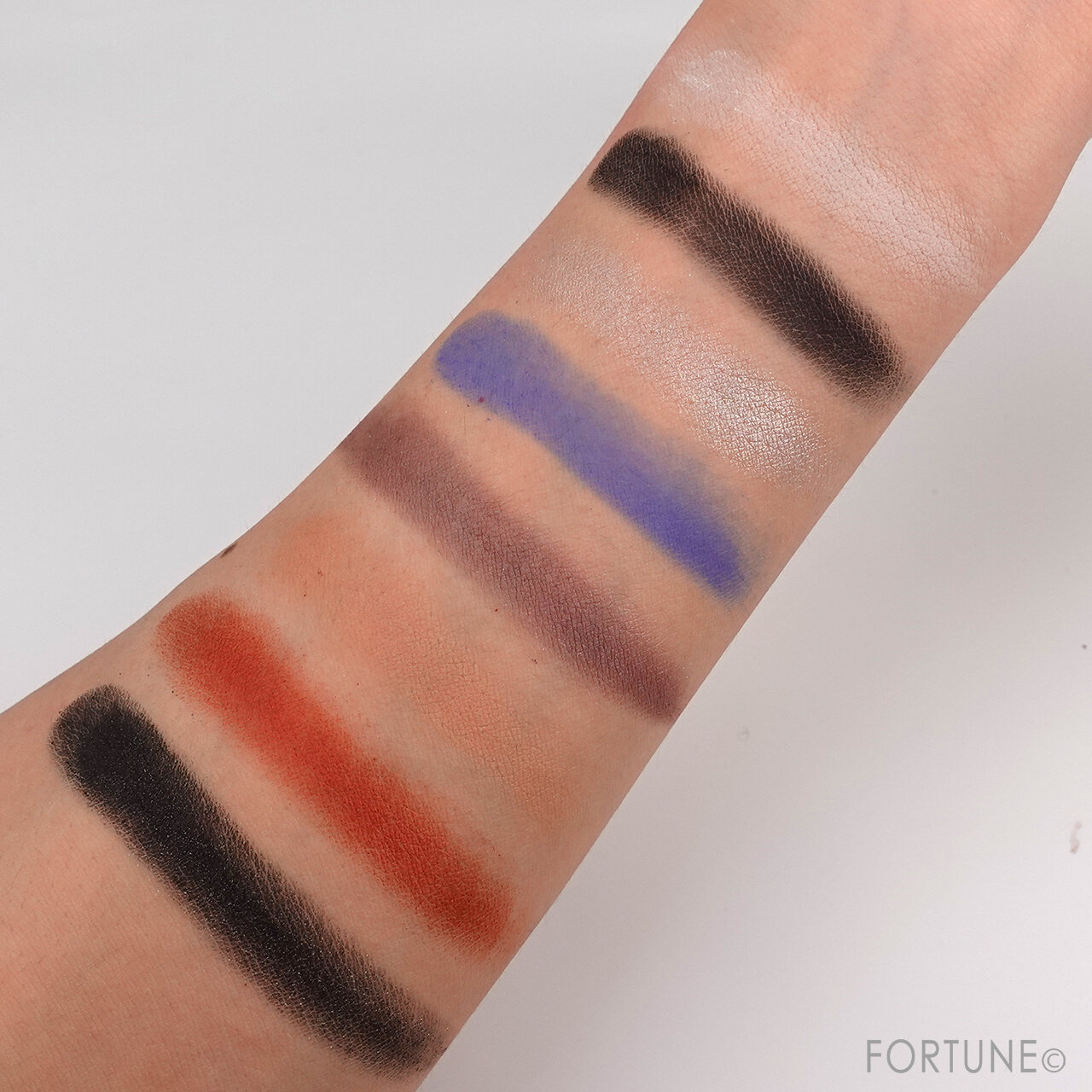 M·A·C/マック×ディズニー クルエラ「スモール アイシャドウ×8」