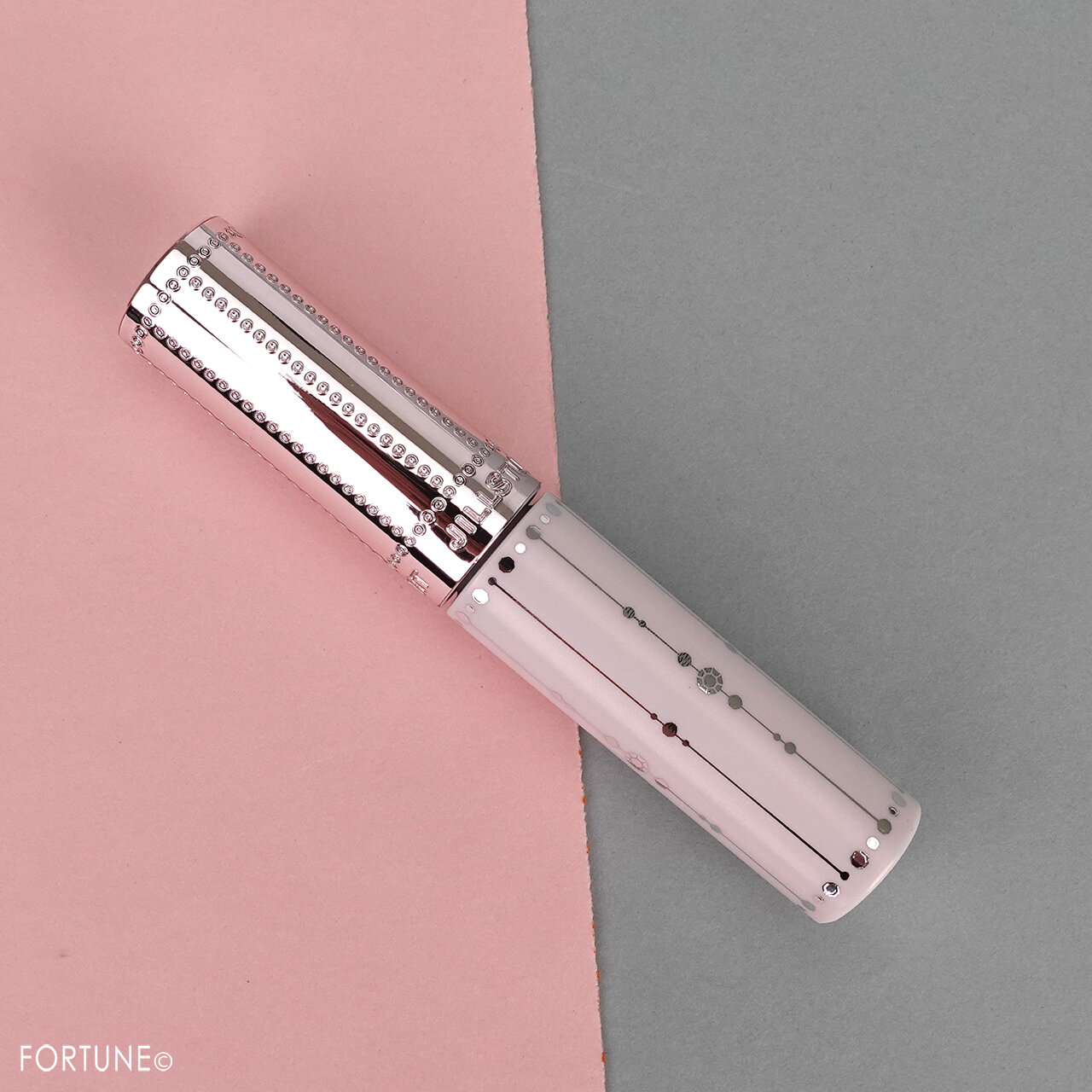 JILL STUART/ジルスチュアート　グロッシーブロウマスカラ