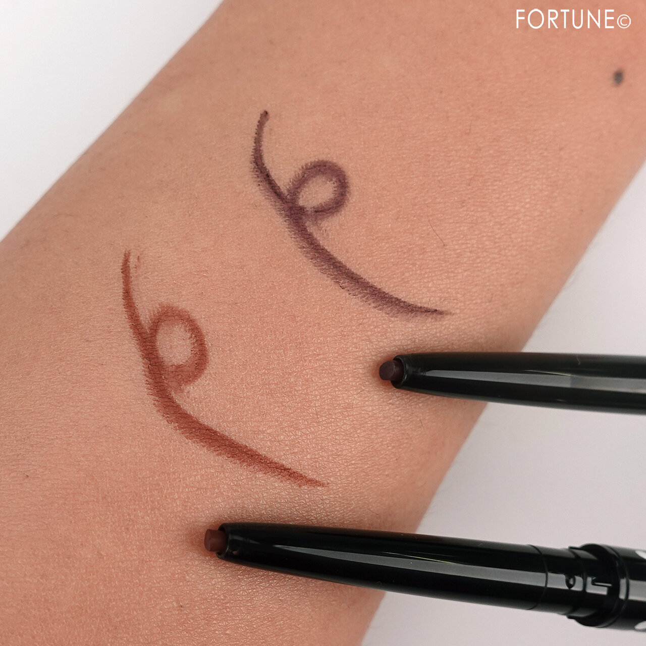 JILL STUART/ジルスチュアート　ステイトゥルー ジェルアイライナー