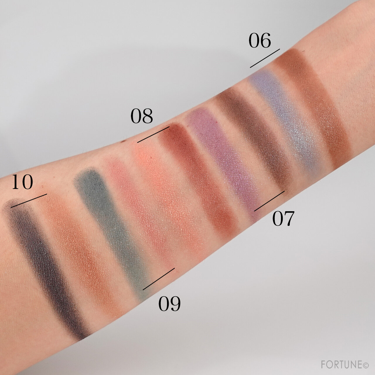 toone トーン ペタル フロート アイシャドウ