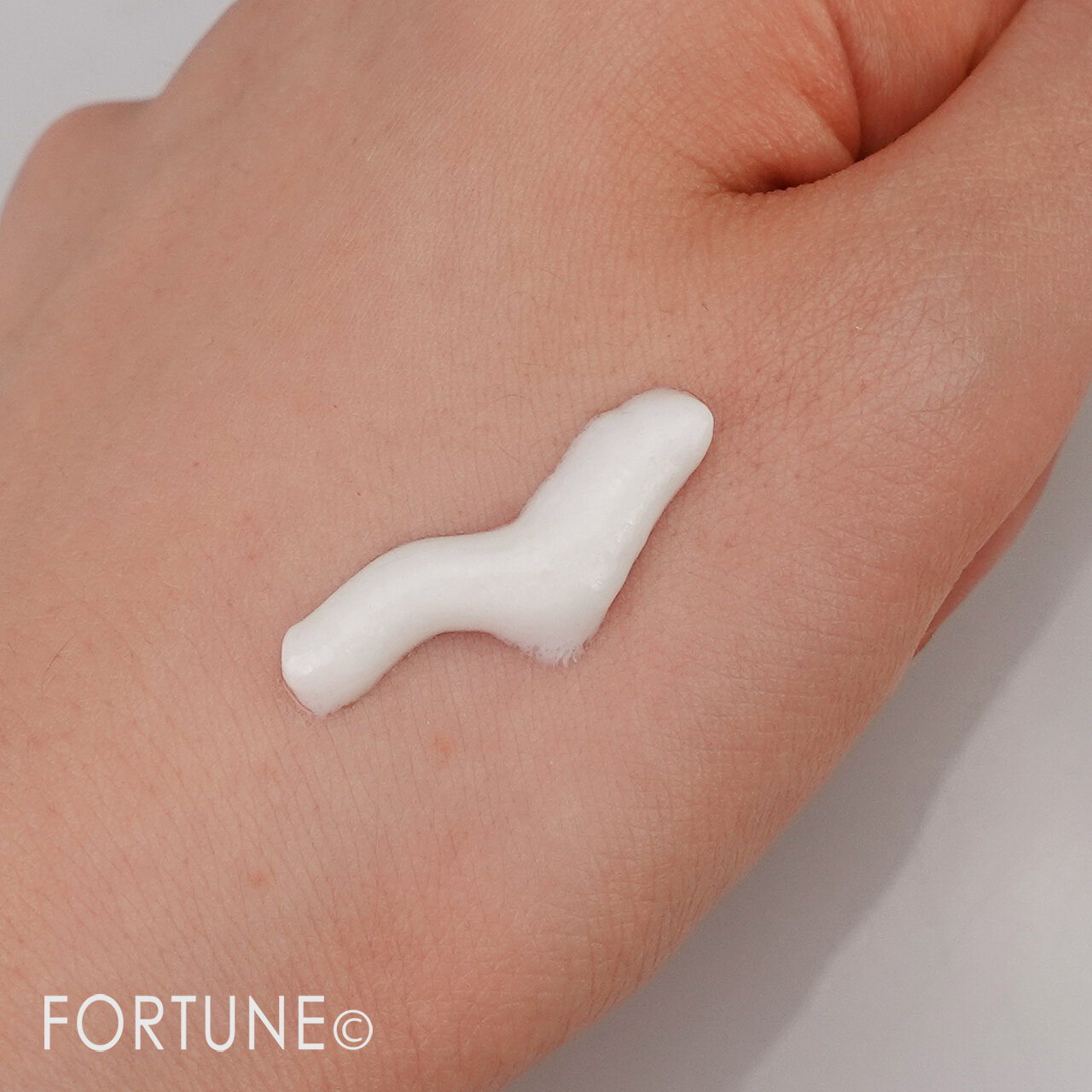 日焼け止め　ビオレ UV アスリズム スキンプロテクトエッセンス