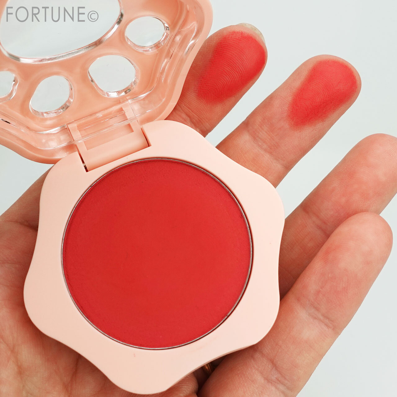 CHIOTURE（チオチュア）ラブリー肉球チーク ミルキー