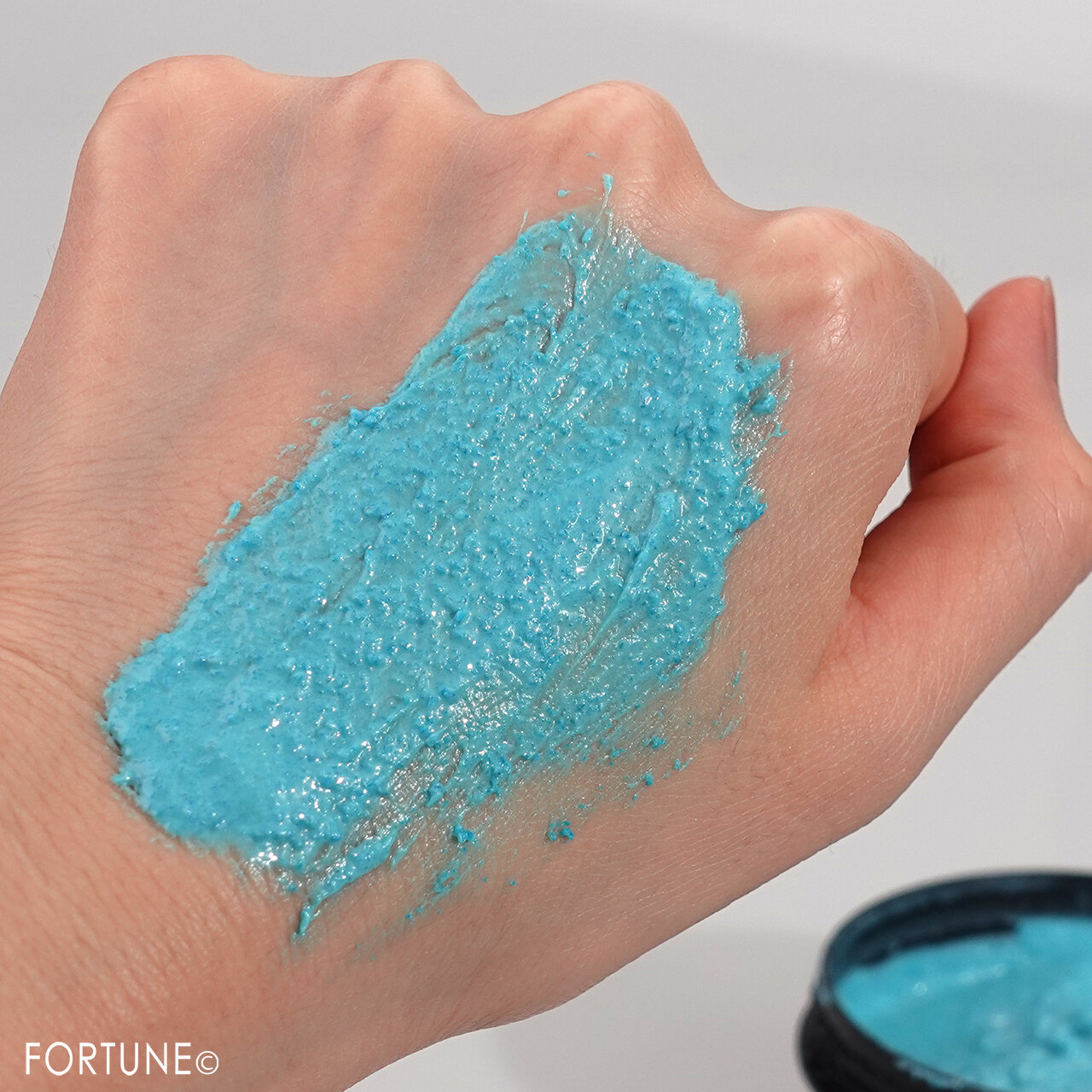 LUSH ／ドント ルック アット ミー