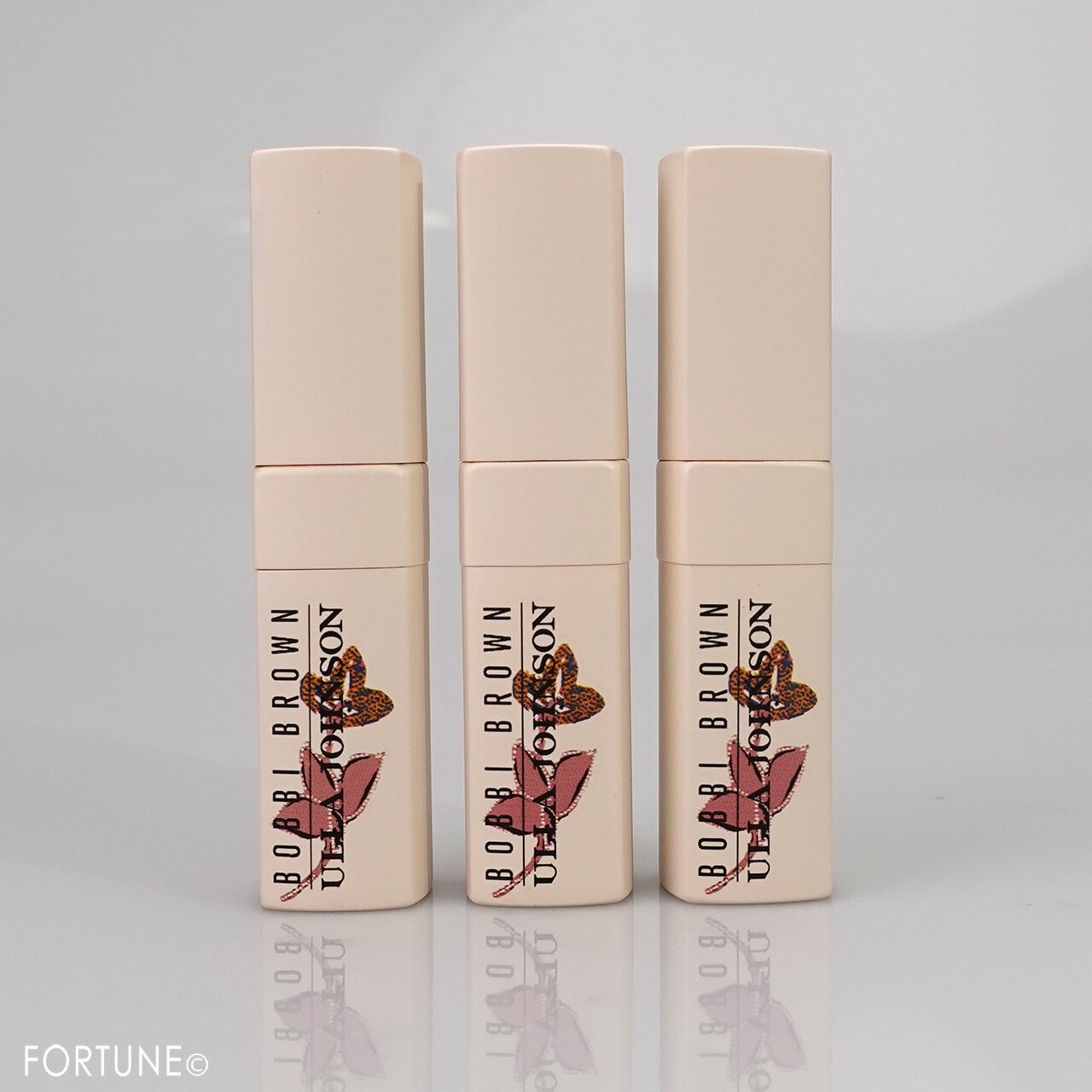 エクストラ リップ ティント　BOBBI　BROWN（ボビイ ブラウン）×ウラ ジョンソン