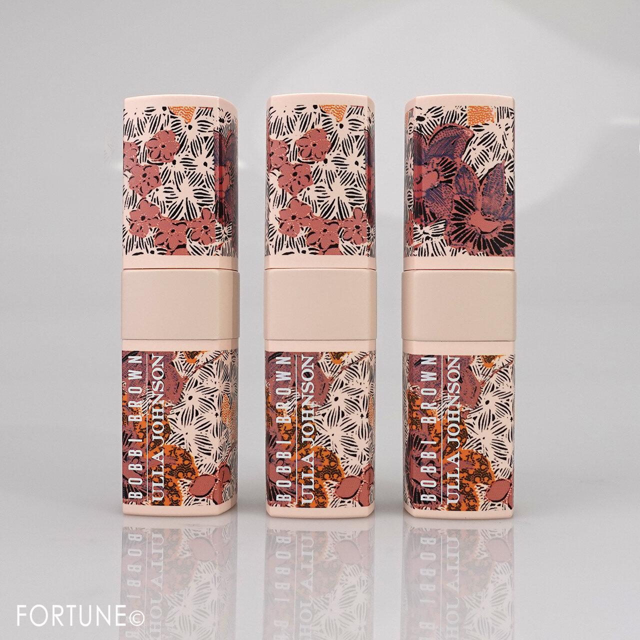 クラッシュド リップ カラー　BOBBI　BROWN（ボビイ ブラウン）×ウラ ジョンソン