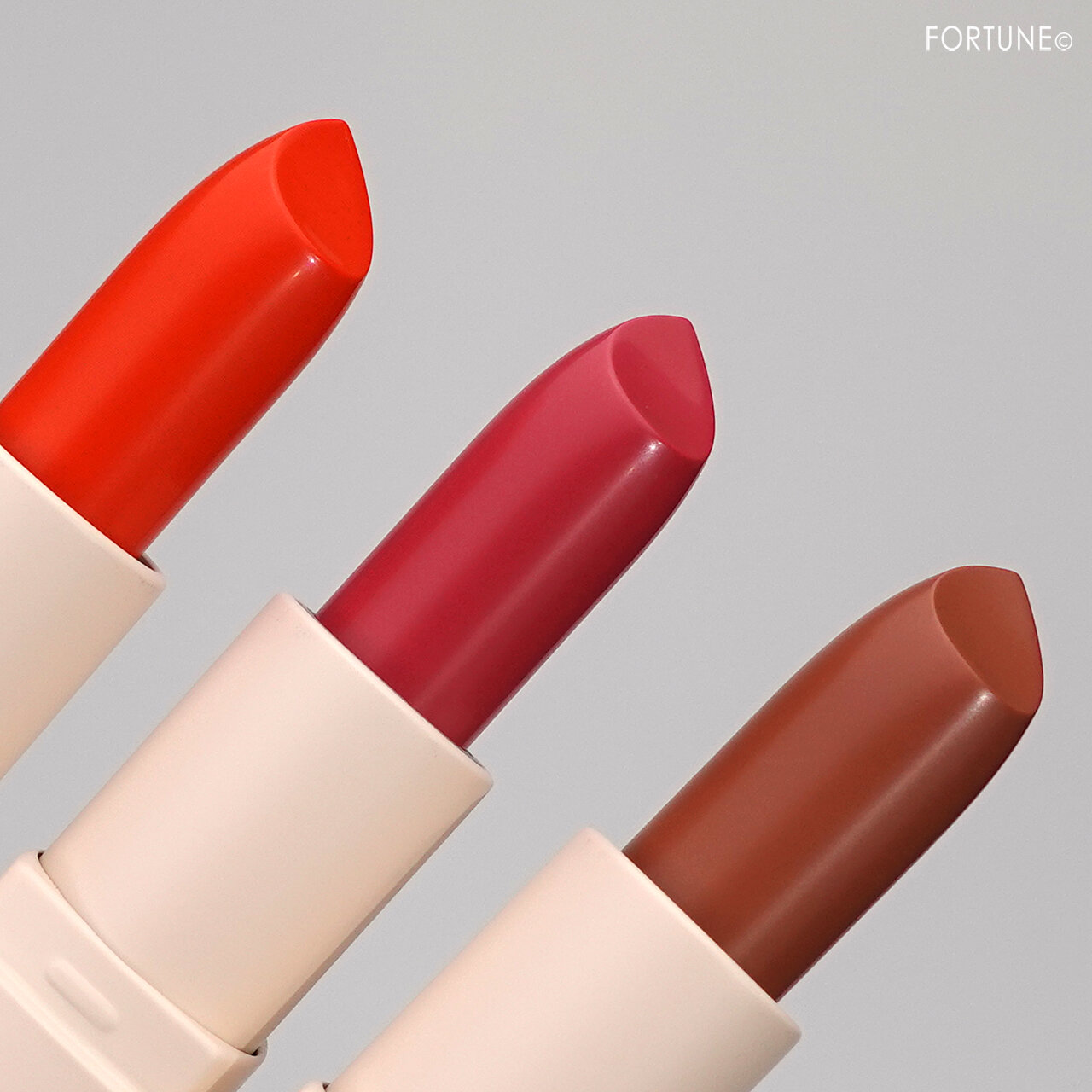 クラッシュド リップ カラー　BOBBI　BROWN（ボビイ ブラウン）×ウラ ジョンソン