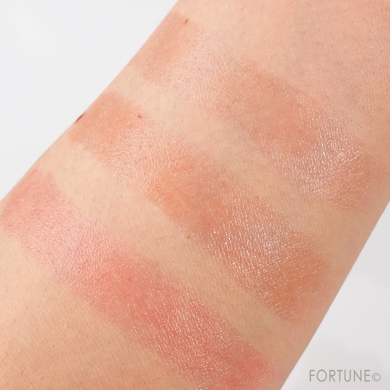 エクストラ リップ ティント　BOBBI　BROWN（ボビイ ブラウン）×ウラ ジョンソン 