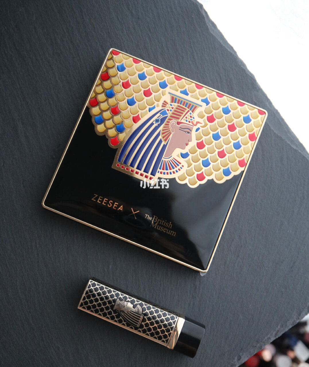 ZEESEA（ズーシー）『16色アイシャドウパレット』 “大英博物館×エジプトシリーズ” クレオパトラ