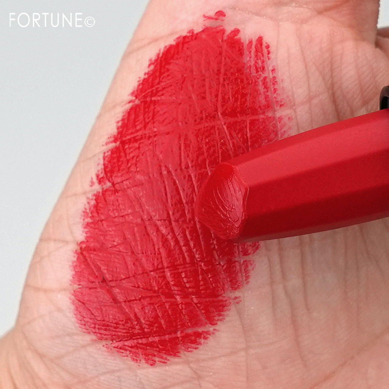 shu uemura（シュウウエムラ）ルージュ アンリミテッド キヌ サテン