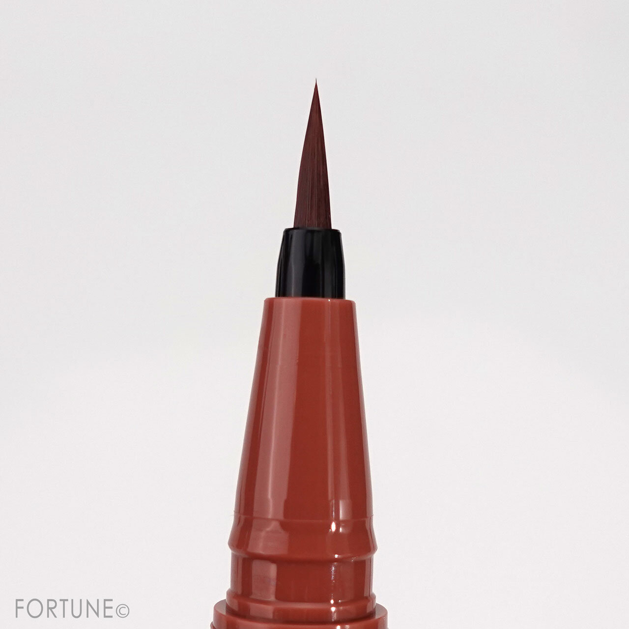 【D-UP（ディーアップ）】の『シルキーリキッドアイライナー WP』アプリコットブラウン